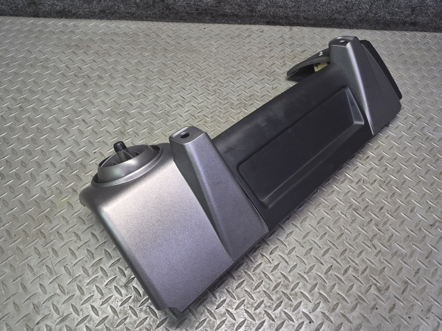 2003-2007 Hummer H2 Dash Front Right Trim Cover Panel w Air Vent 15177442