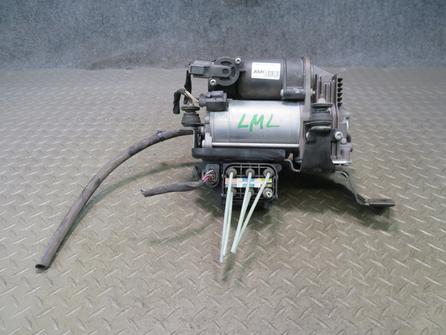 2012-2015 Mercedes X166 W166 Ml-class Air Ride Suspension Compressor Pump