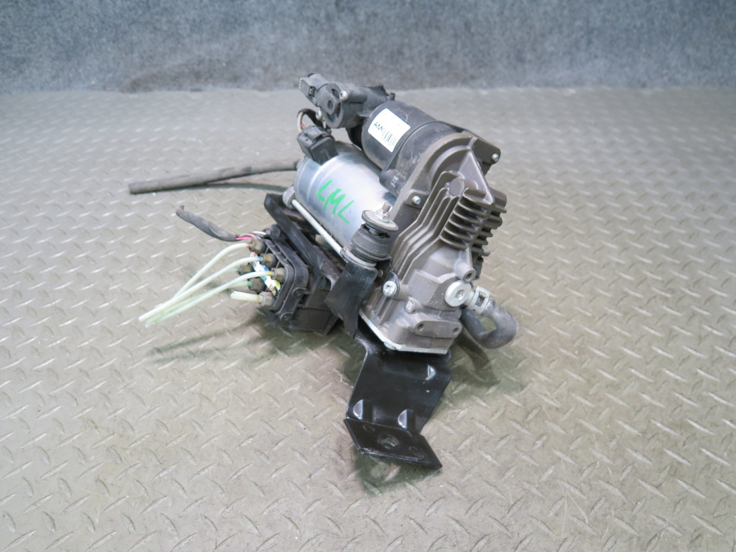 2012-2015 Mercedes X166 W166 Ml-class Air Ride Suspension Compressor Pump