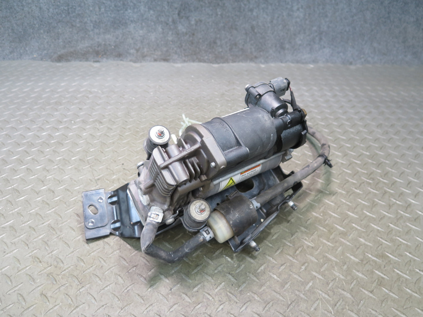 2012-2015 Mercedes X166 W166 Ml-class Air Ride Suspension Compressor Pump