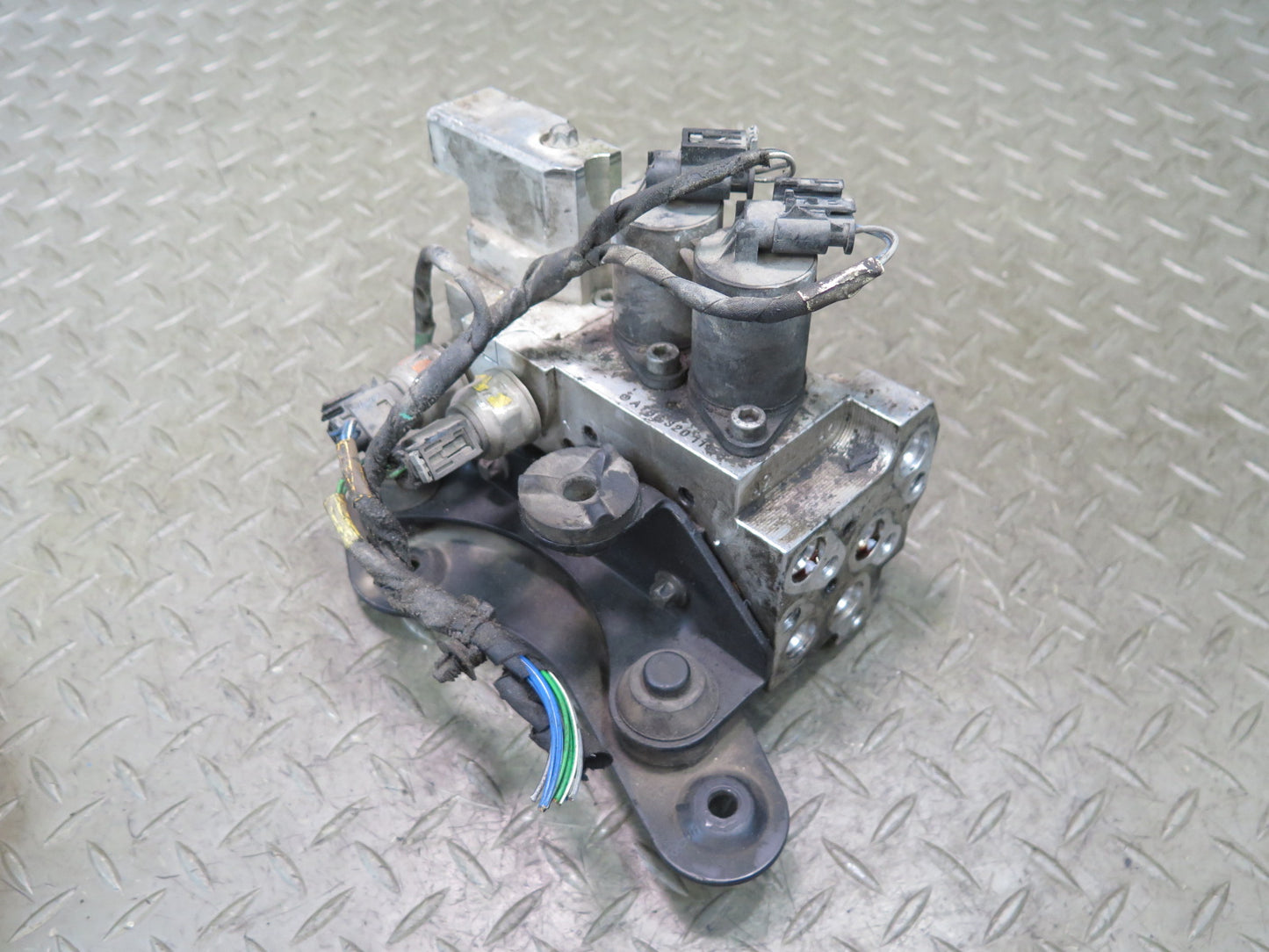 2012-2015 Mercedes X166 W166 Ml-class Front Hydraulic Suspension Control Valve