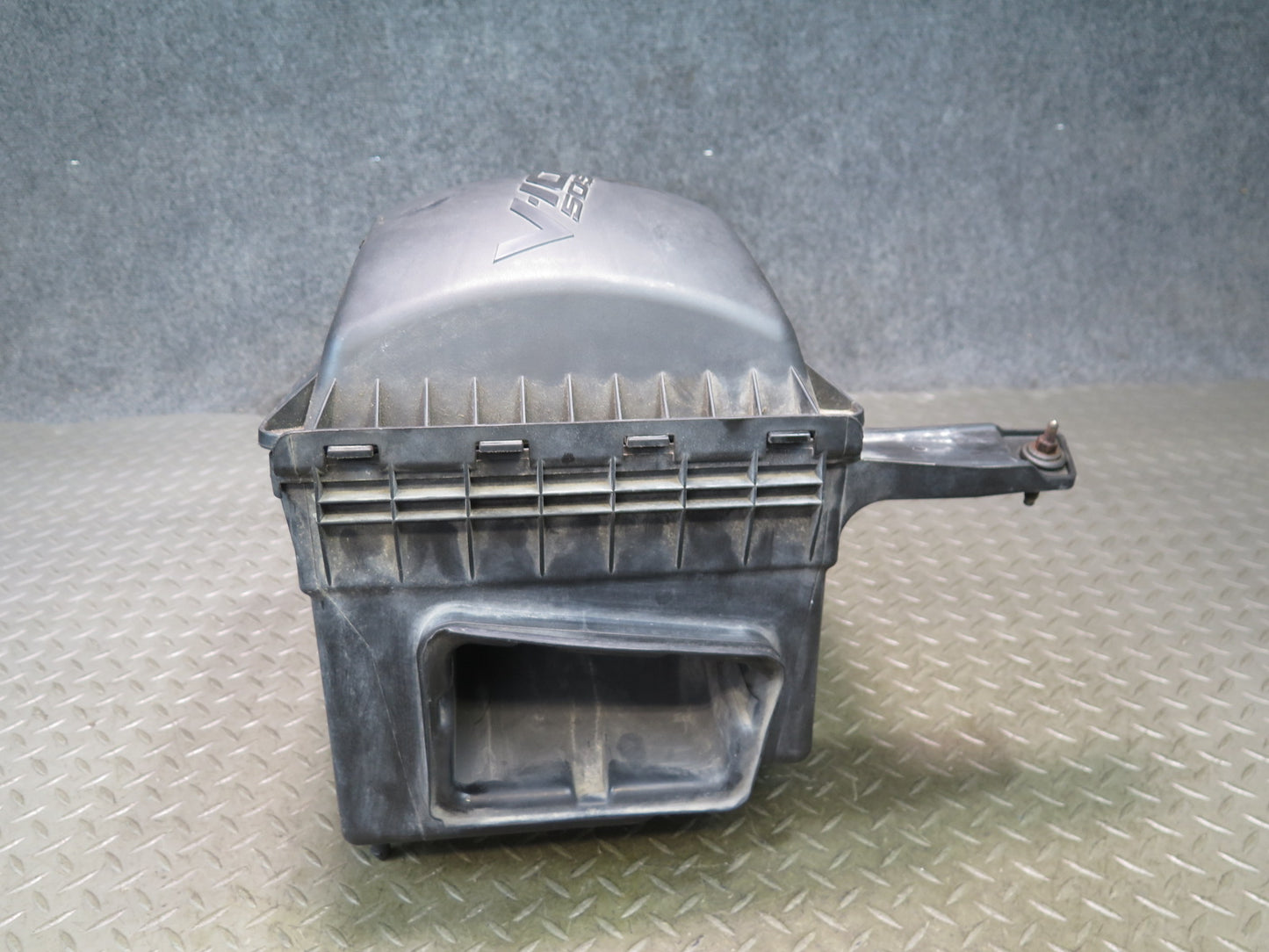 05-06 Dodge RAM SRT10 DR Air Intake Cleaner Filter Box Assembly 05029459AD OEM