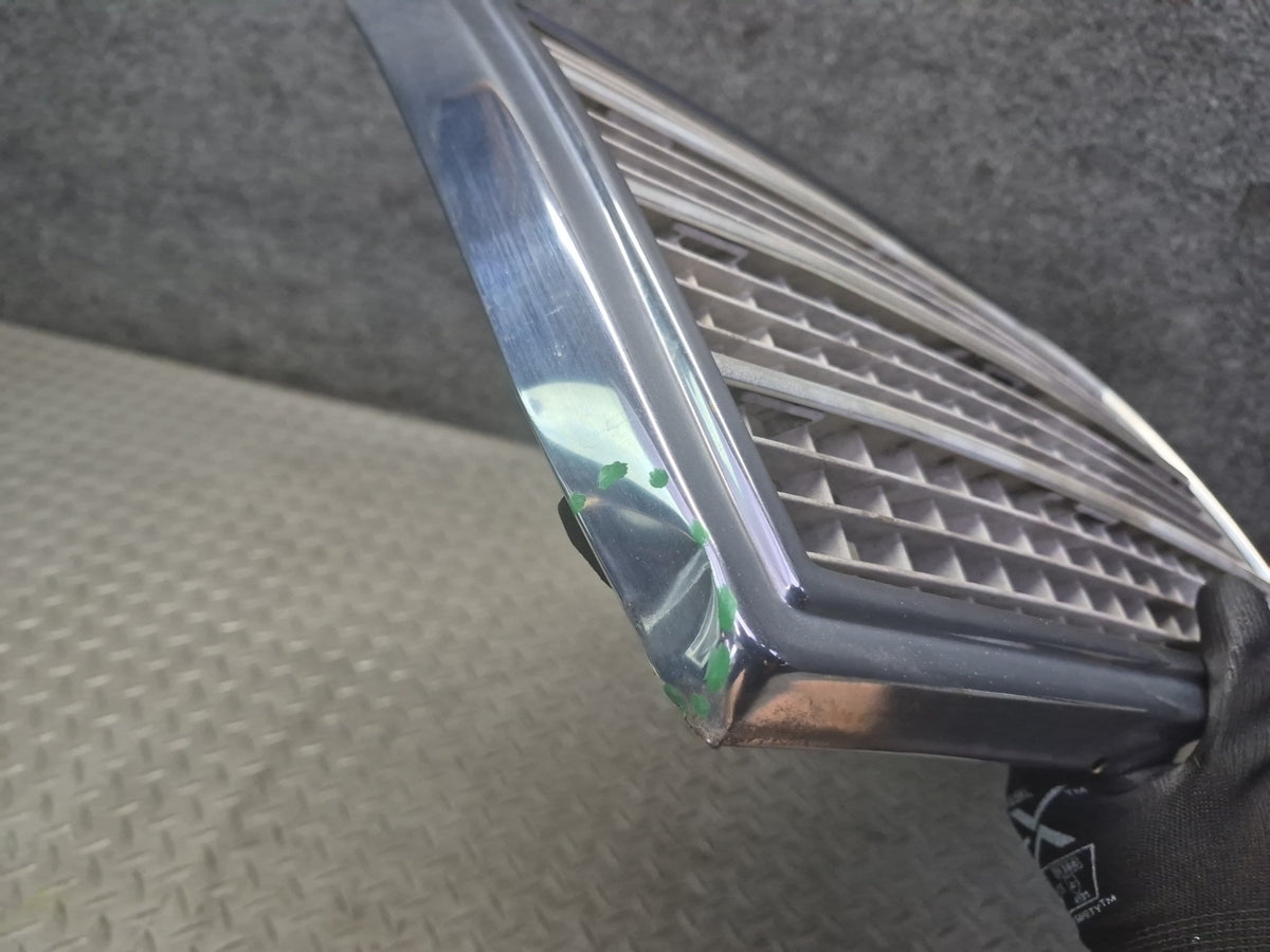 86-91 Mercedes W126 560SEL Front Hood Upper Chrome Grille Damaged