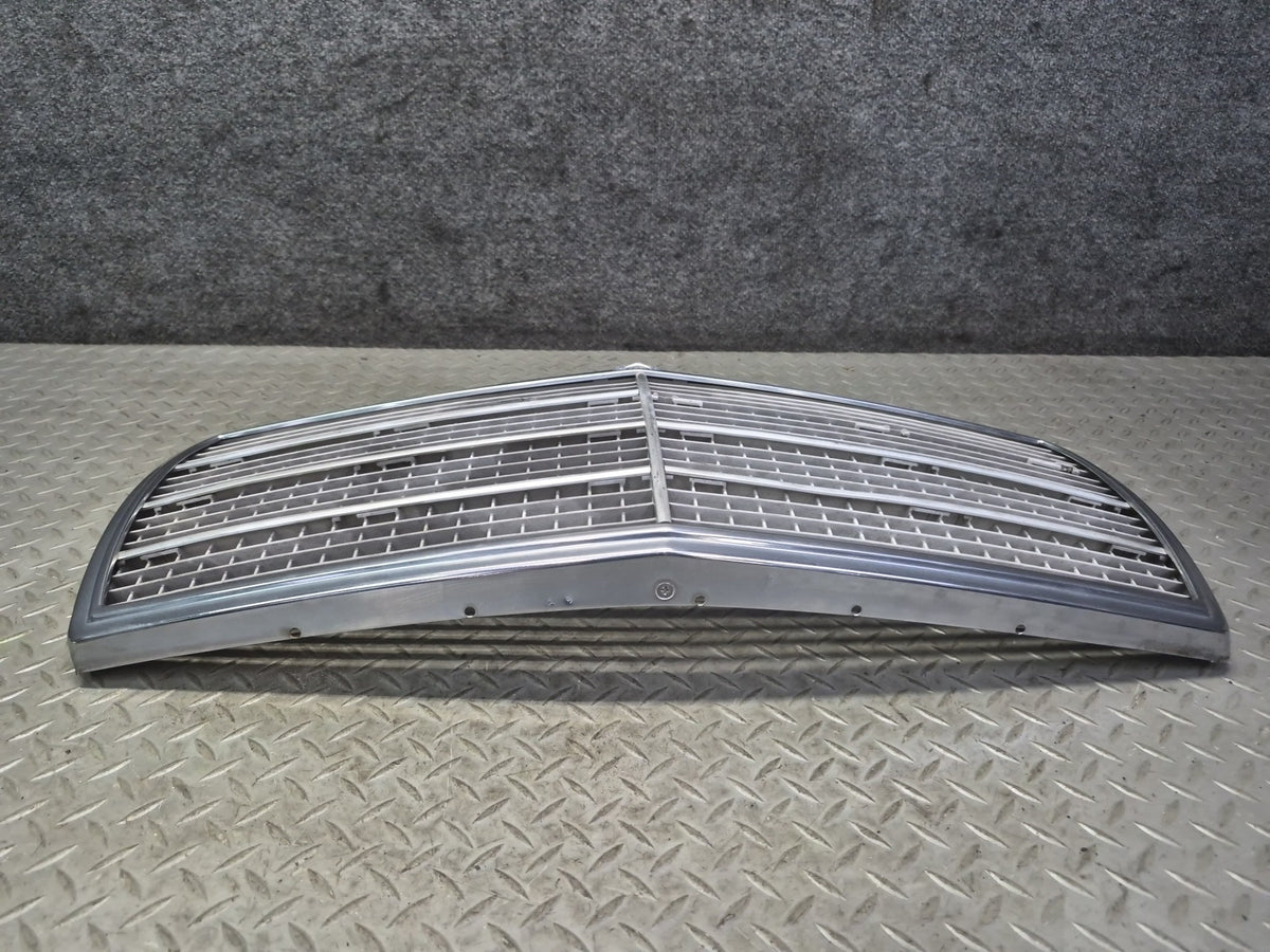86-91 Mercedes W126 560SEL Front Hood Upper Chrome Grille Damaged