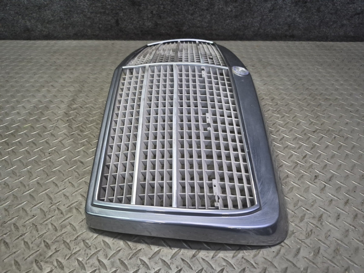 86-91 Mercedes W126 560SEL Front Hood Upper Chrome Grille Damaged