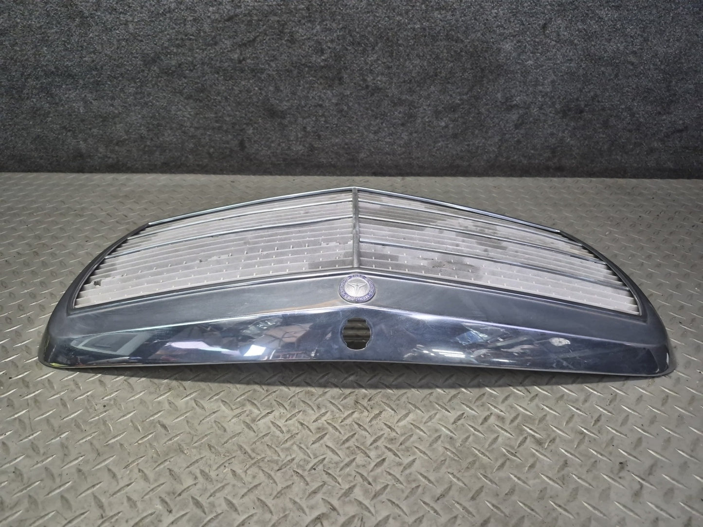 86-91 Mercedes W126 560SEL Front Hood Upper Chrome Grille Damaged