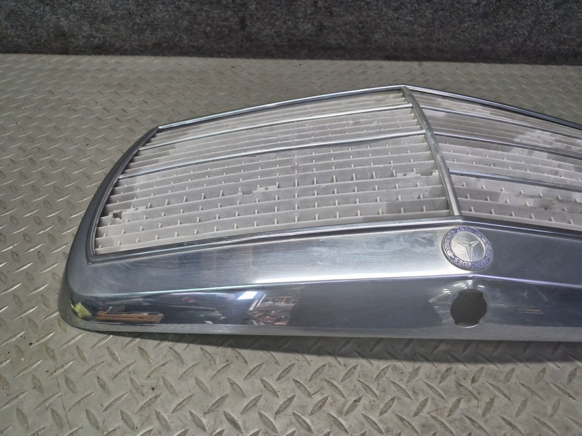 86-91 Mercedes W126 560SEL Front Hood Upper Chrome Grille Damaged