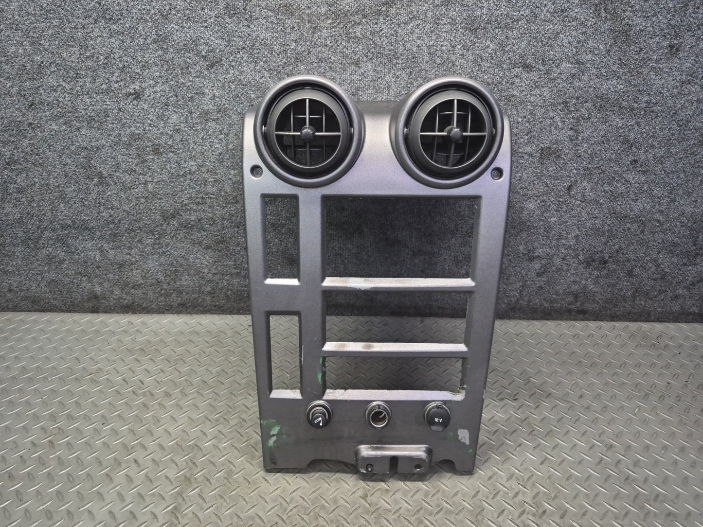 2003-2007 Hummer H2 Dash Front Center Radio Trim Bezel Cover Panel W/ Air Vents