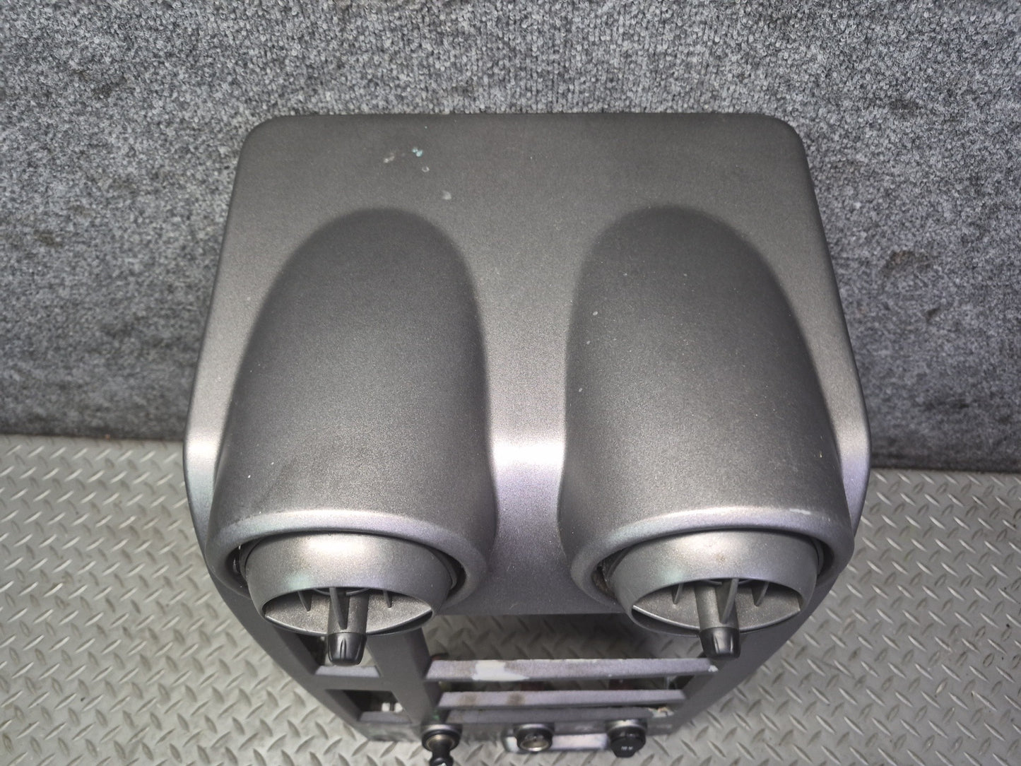 2003-2007 Hummer H2 Dash Front Center Radio Trim Bezel Cover Panel W/ Air Vents