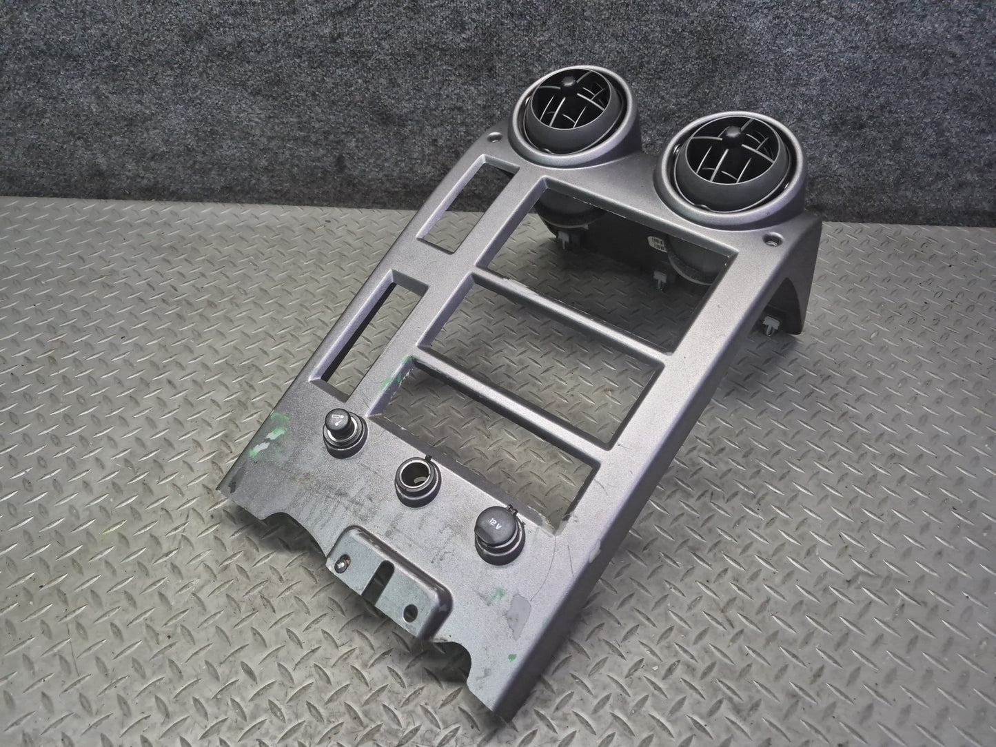2003-2007 Hummer H2 Dash Front Center Radio Trim Bezel Cover Panel W/ Air Vents