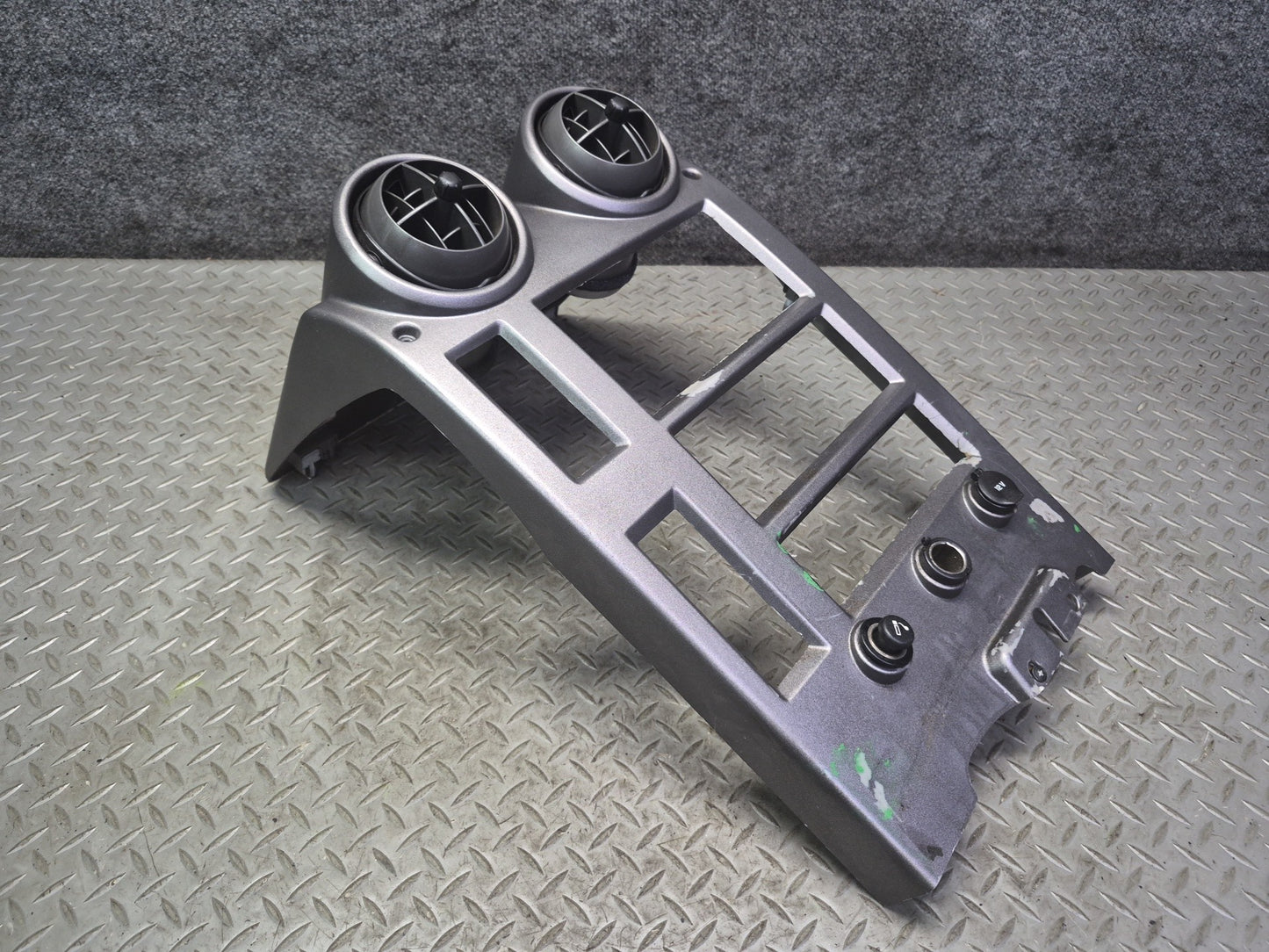 2003-2007 Hummer H2 Dash Front Center Radio Trim Bezel Cover Panel W/ Air Vents