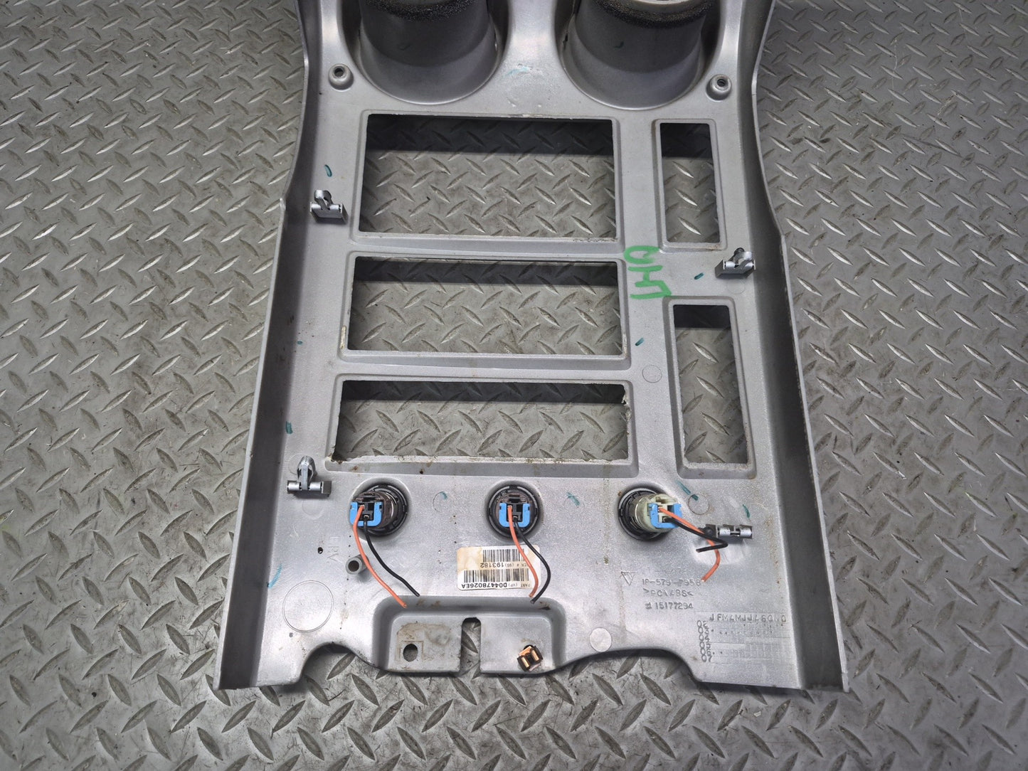 2003-2007 Hummer H2 Dash Front Center Radio Trim Bezel Cover Panel W/ Air Vents