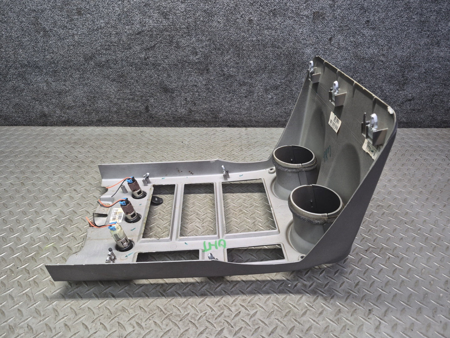2003-2007 Hummer H2 Dash Front Center Radio Trim Bezel Cover Panel W/ Air Vents
