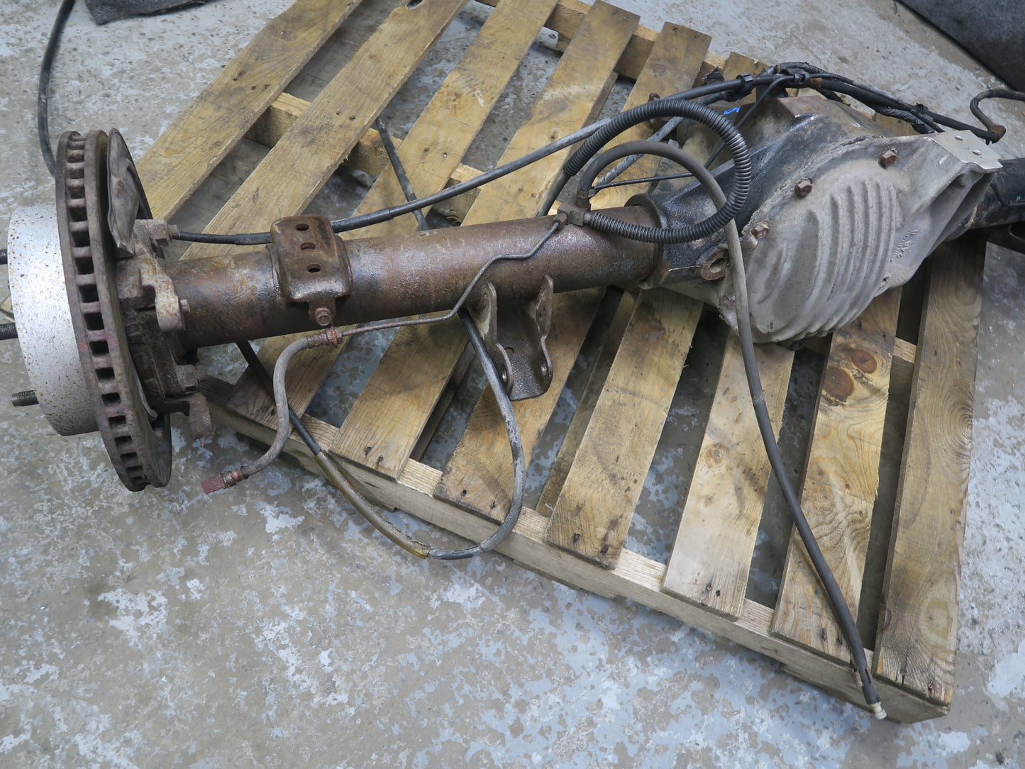 05-06 Dodge RAM SRT10 DR 4x2 Dana Super 60 Rear Axle Assembly 4.56 Ratio OEM