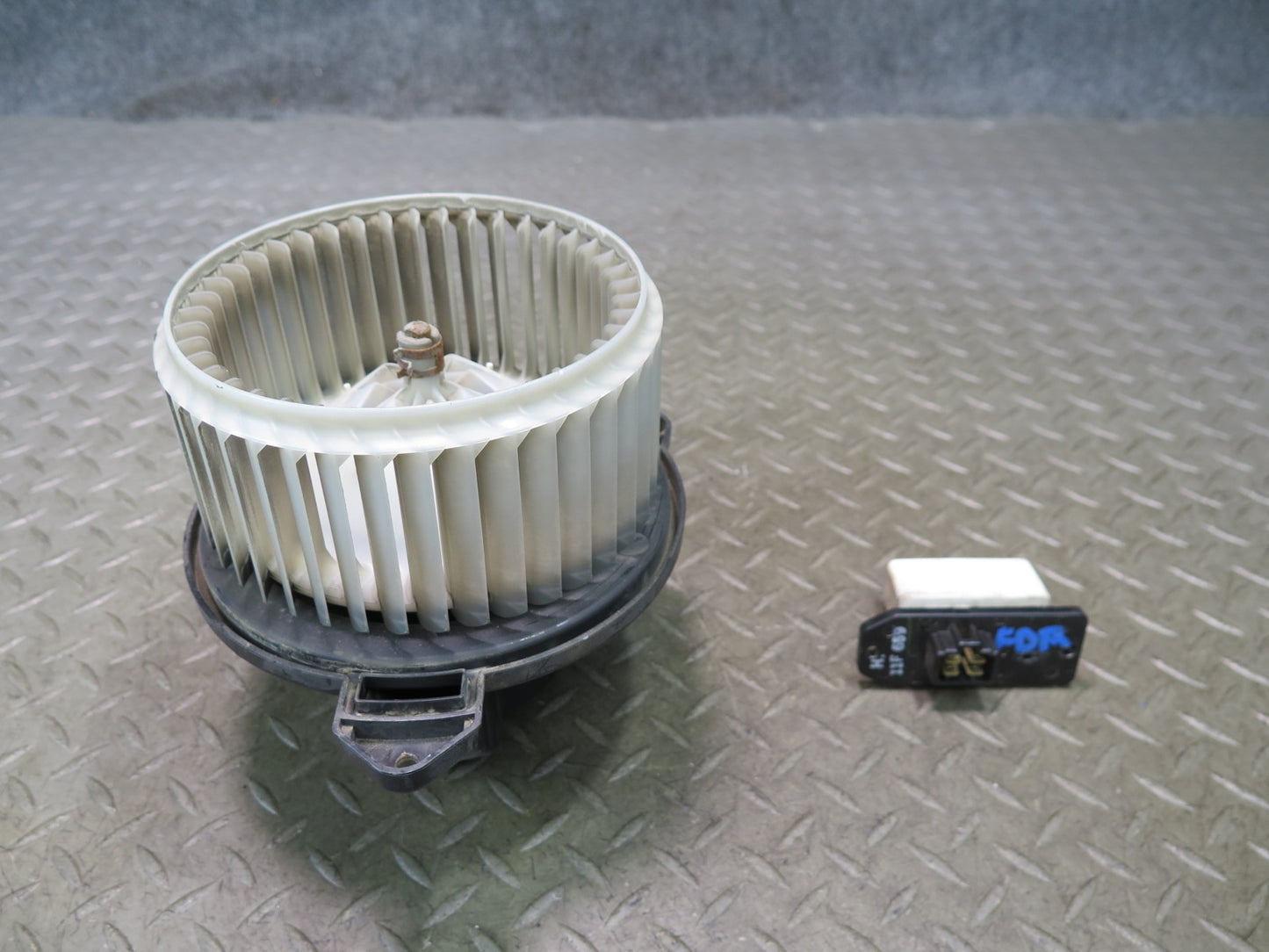 02-08 Dodge RAM 1500 DR A/C Heater Blower Motor Fan Resistor Set of 2