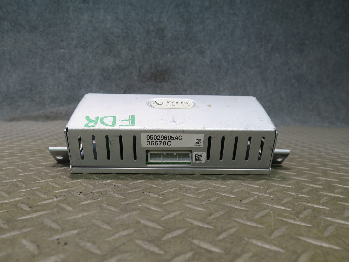 2005 Dodge RAM SRT10 DR Infinity Audio System Amplifier AMP 05029605AC OEM