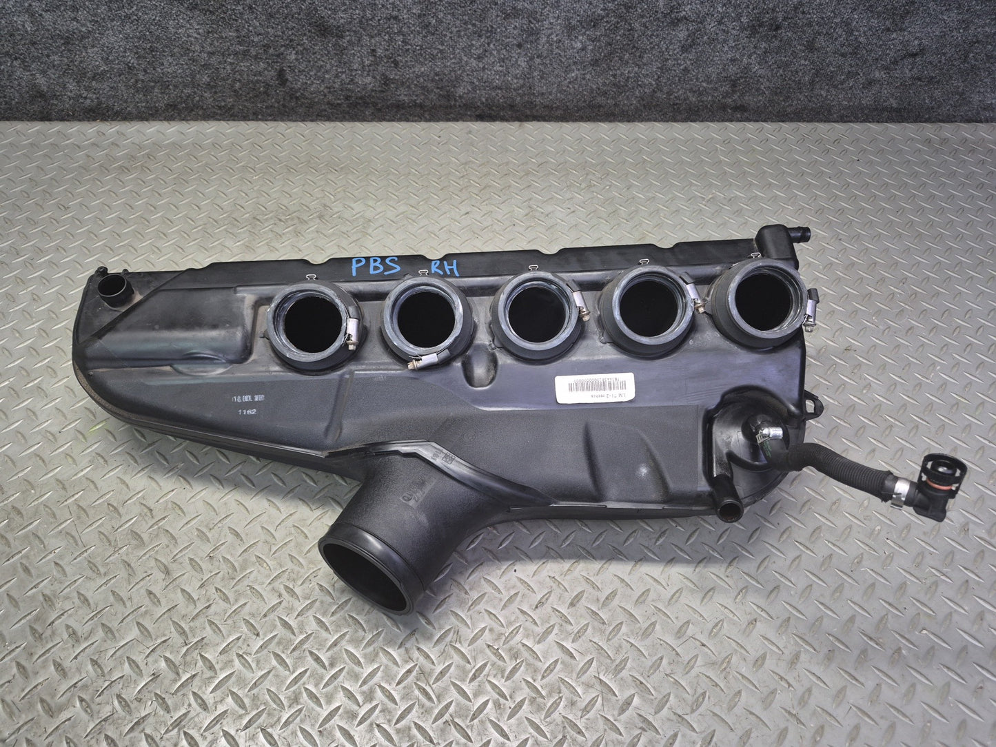 2006-2010 BMW E64 E63 M6 Left & Right Side Air Intake Intake Manifold Plenum Set