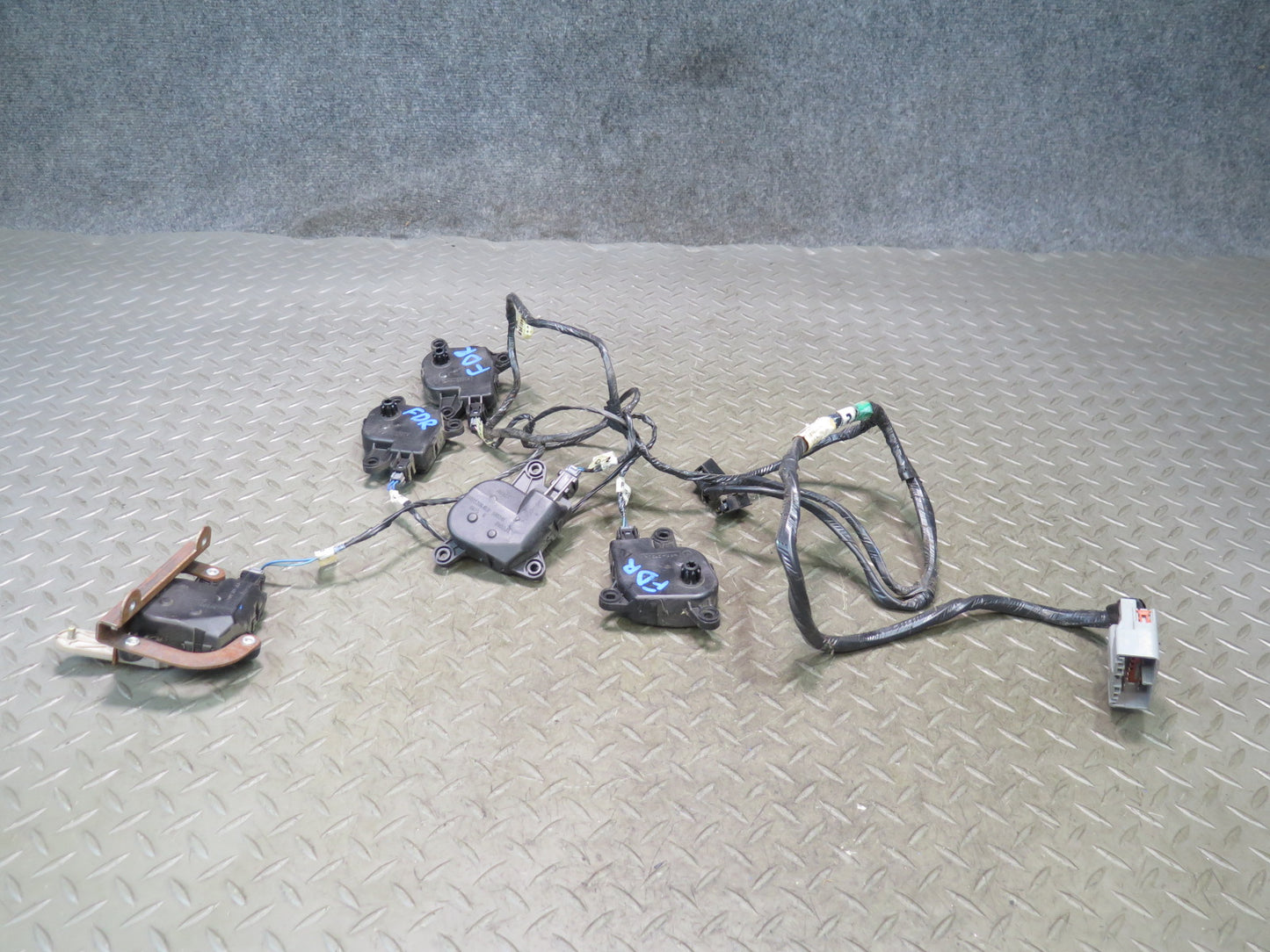 02-05 Dodge RAM 1500 DR A/C Heater Flap Door Actuator Motor Wiring Set OEM