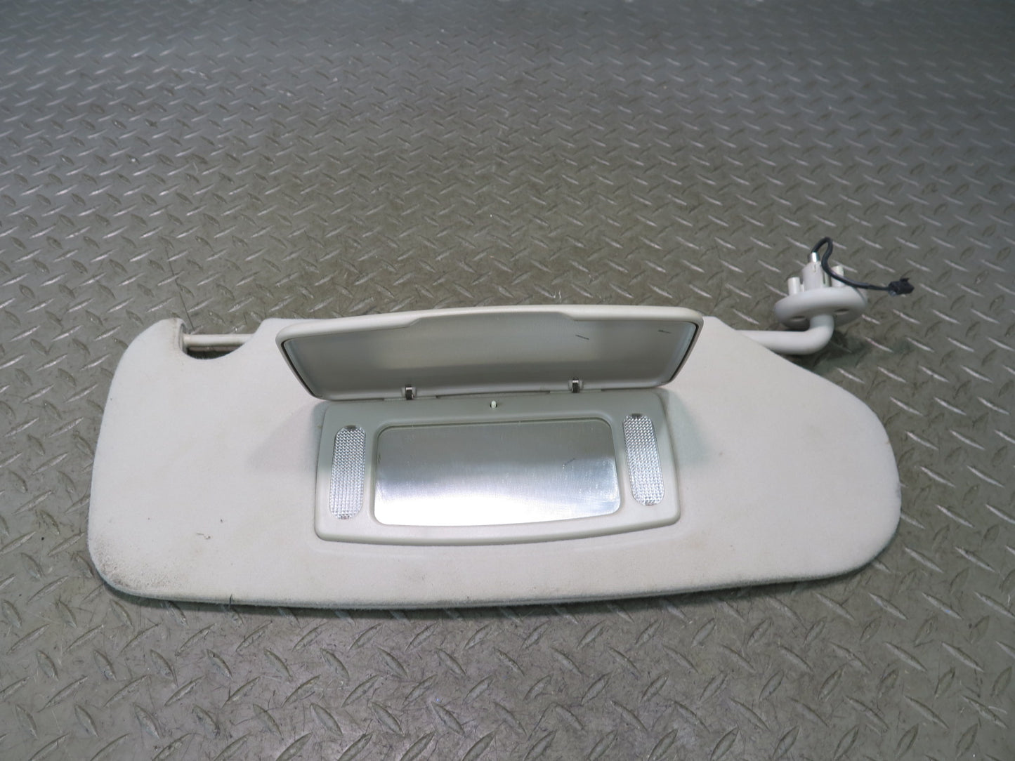 02-08 Dodge RAM 1500 DR Front Left & Right Sun Visor Set of 2
