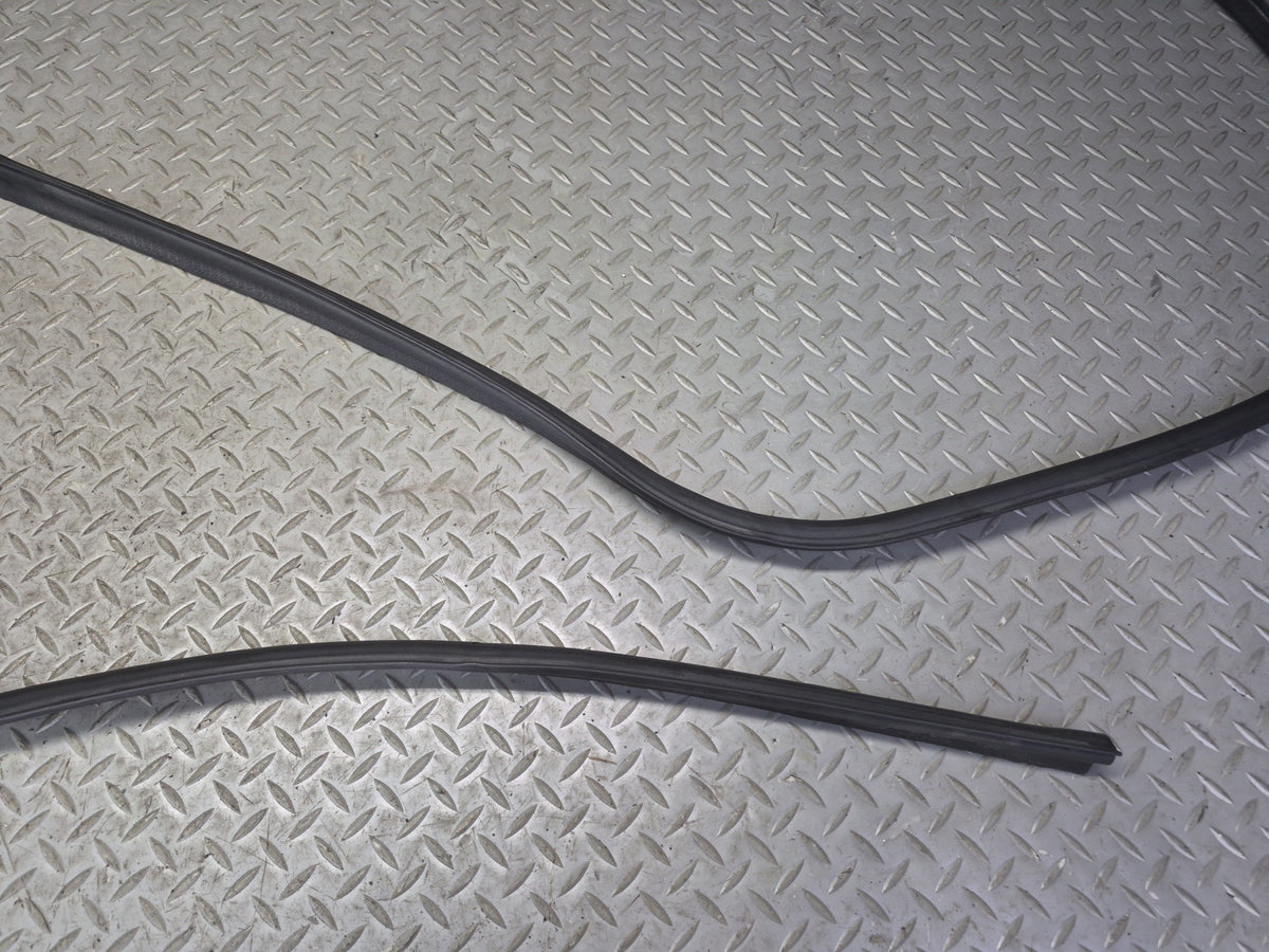 2003-2009 Hummer H2 Rear Trunk Tailgate Lift Gate Weather Strip Rubber Seal
