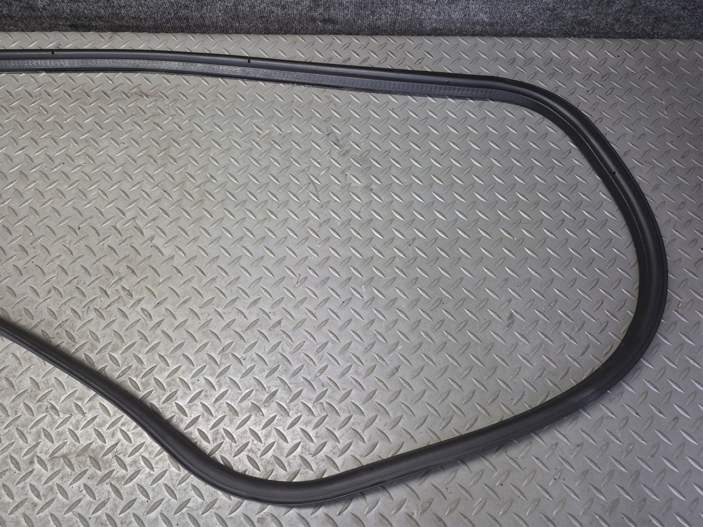 2003-2009 Hummer H2 Rear Trunk Tailgate Lift Gate Weather Strip Rubber Seal