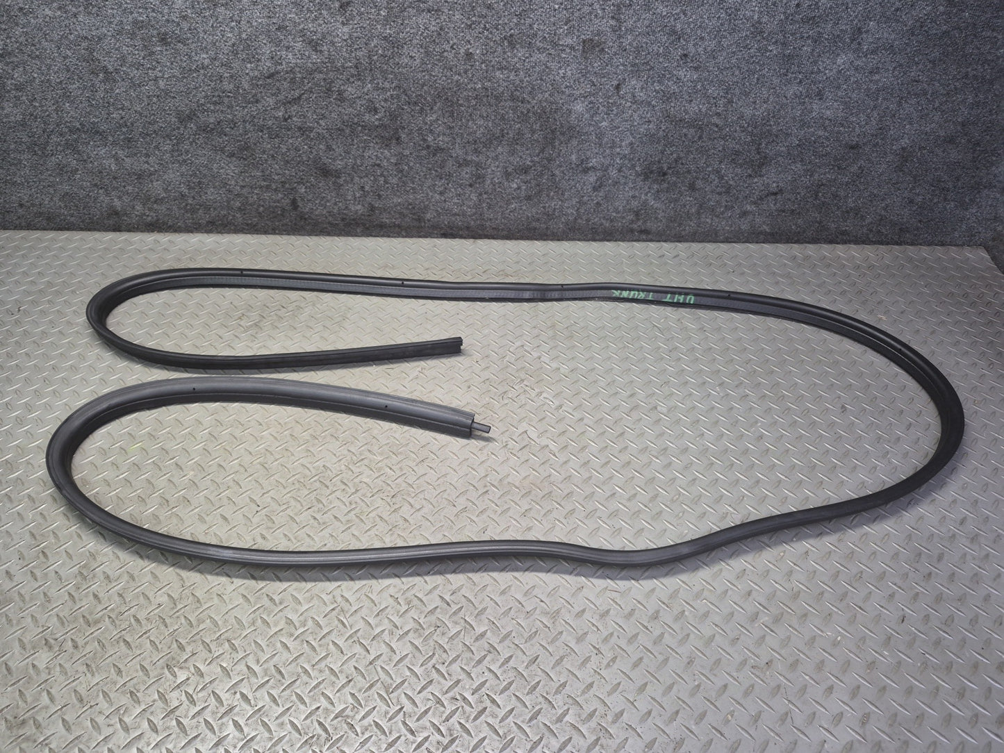 2003-2009 Hummer H2 Rear Trunk Tailgate Lift Gate Weather Strip Rubber Seal