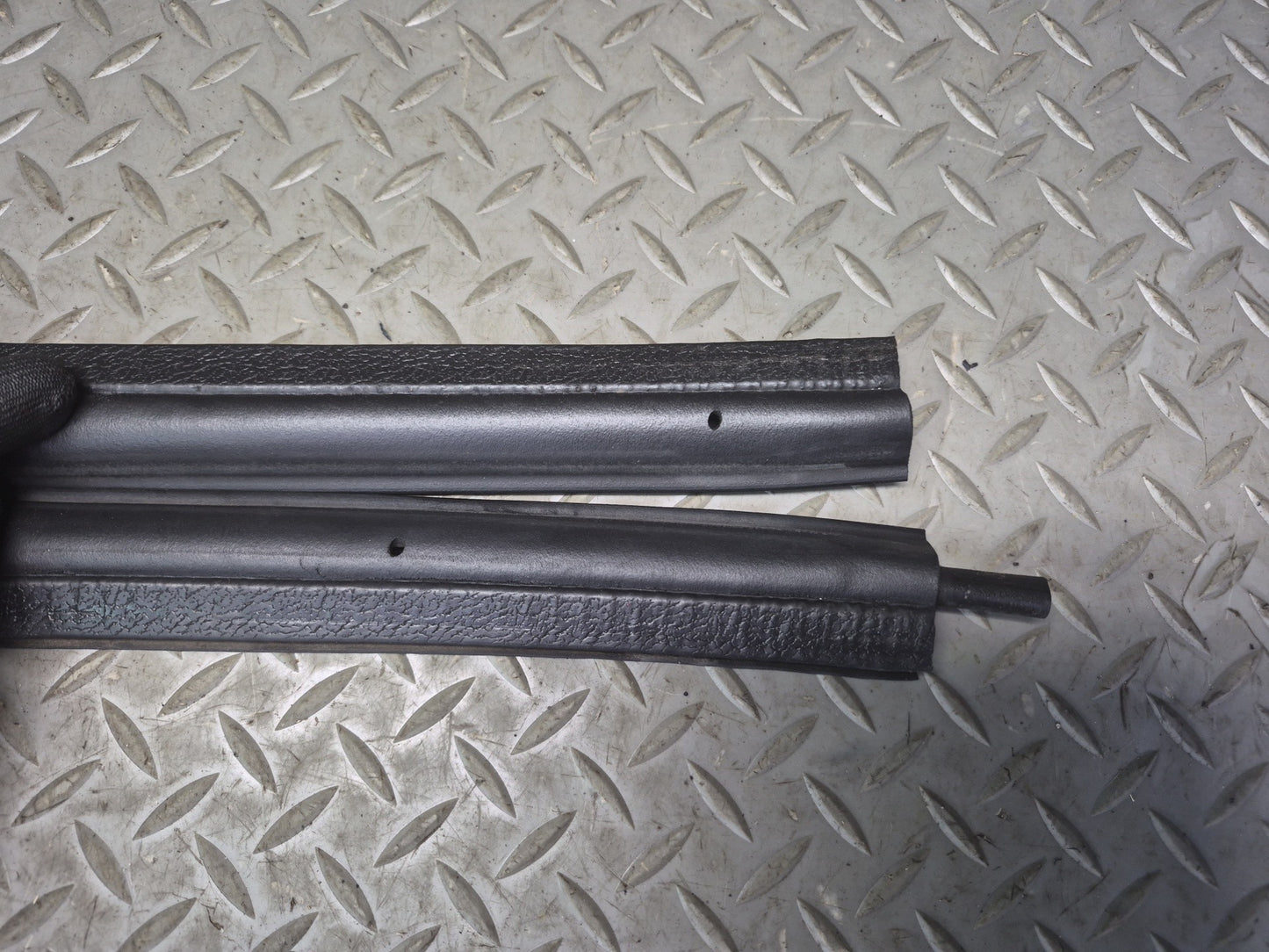 2003-2009 Hummer H2 Rear Trunk Tailgate Lift Gate Weather Strip Rubber Seal