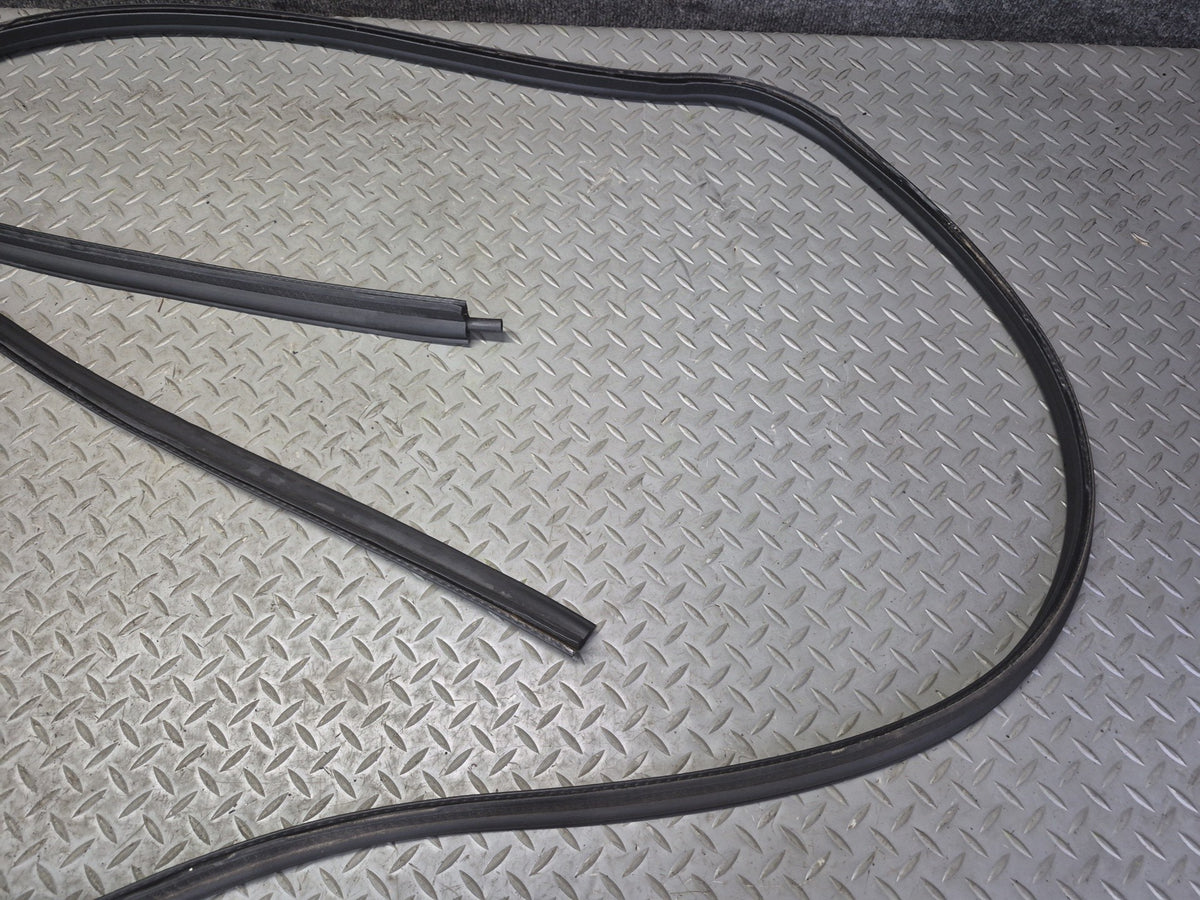 2003-2009 Hummer H2 Rear Trunk Tailgate Lift Gate Weather Strip Rubber Seal