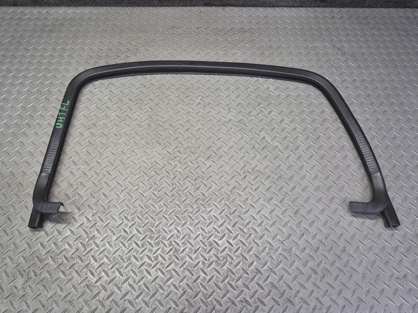 2003-2009 Hummer H2 Front Left Window Outer Inner Weatherstrip Rubber Seal Set