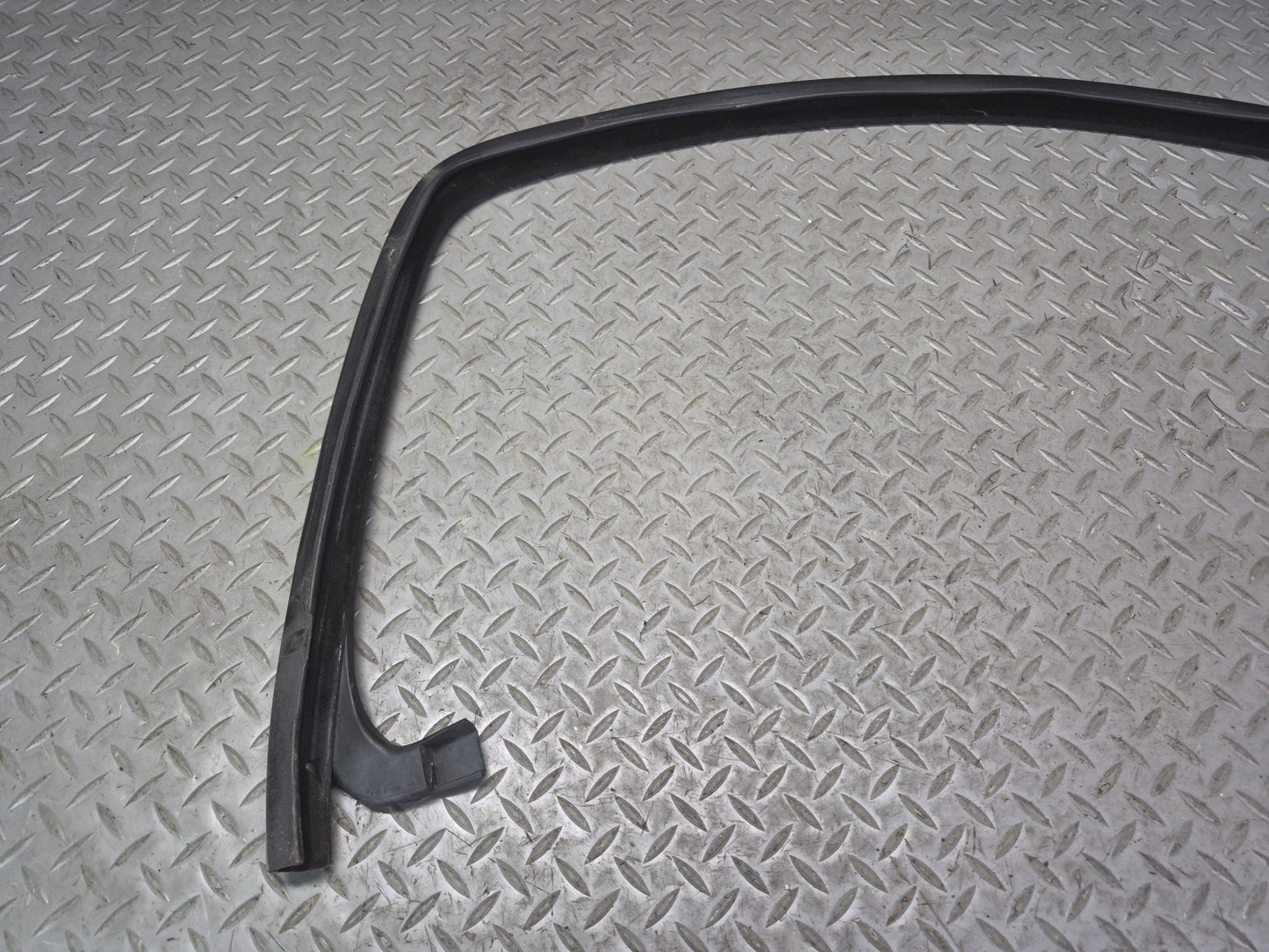 2003-2009 Hummer H2 Front Left Window Outer Inner Weatherstrip Rubber Seal Set