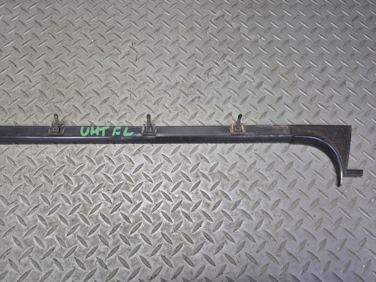 2003-2009 Hummer H2 Front Left Window Outer Inner Weatherstrip Rubber Seal Set