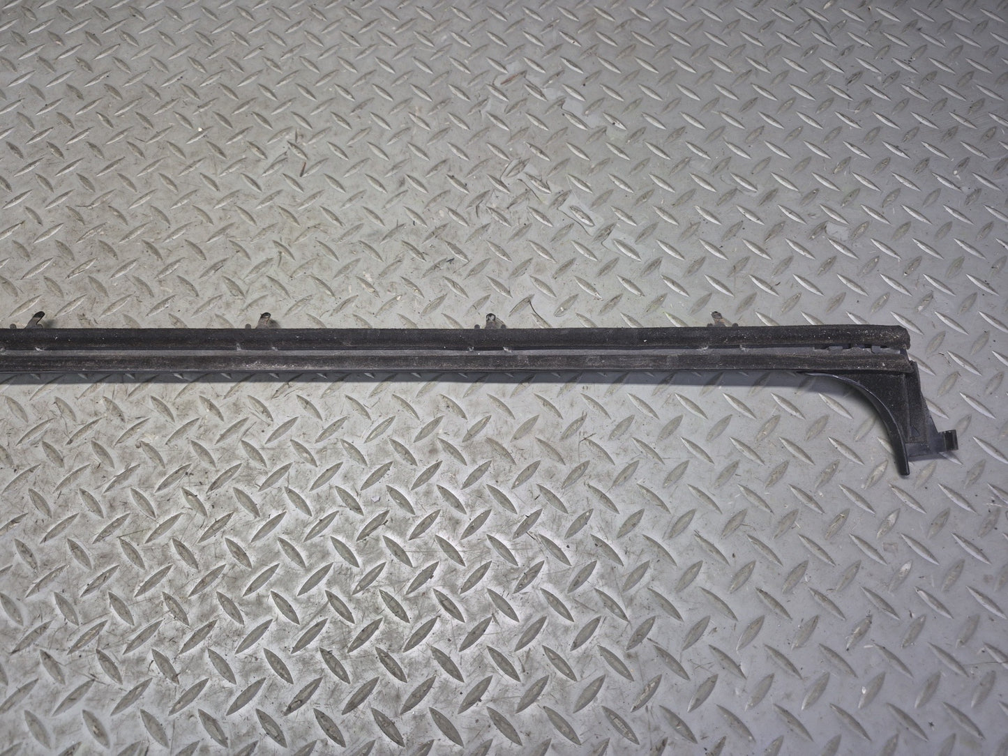 2003-2009 Hummer H2 Front Left Window Outer Inner Weatherstrip Rubber Seal Set