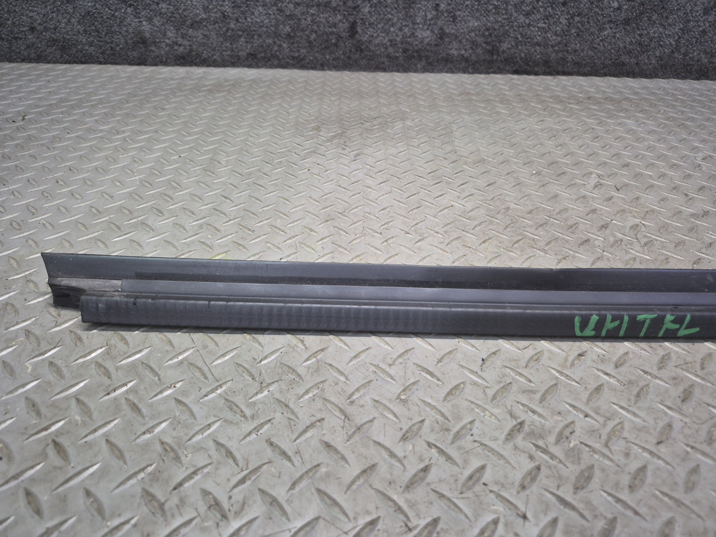 2003-2009 Hummer H2 Front Left Window Outer Inner Weatherstrip Rubber Seal Set