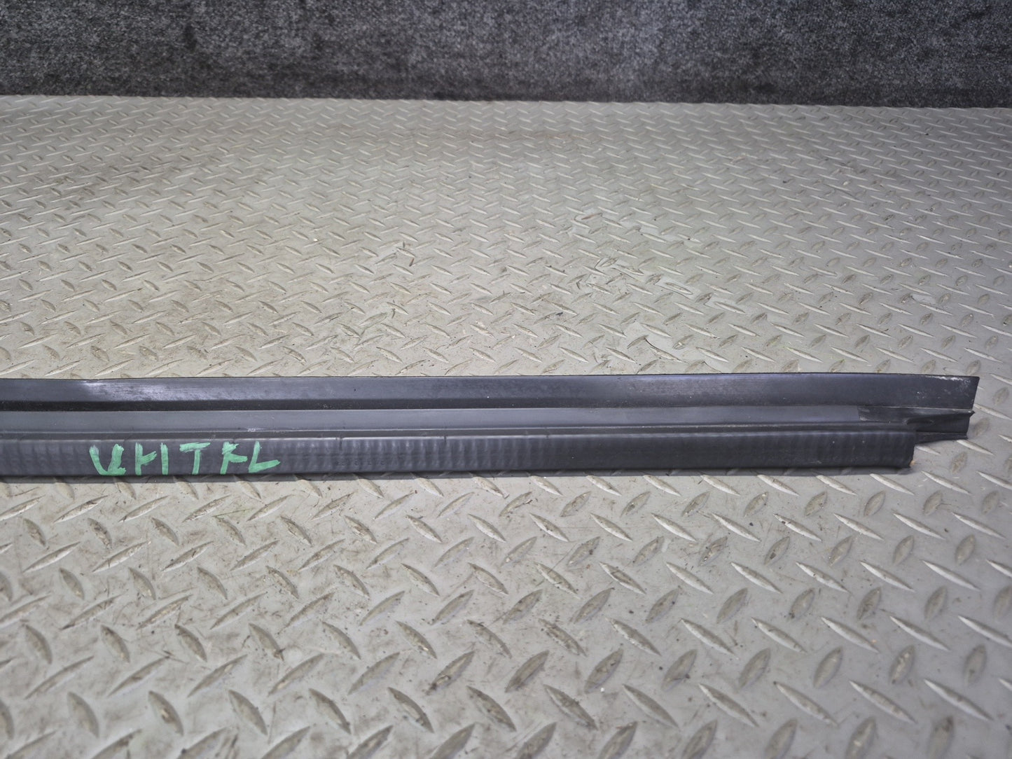 2003-2009 Hummer H2 Front Left Window Outer Inner Weatherstrip Rubber Seal Set