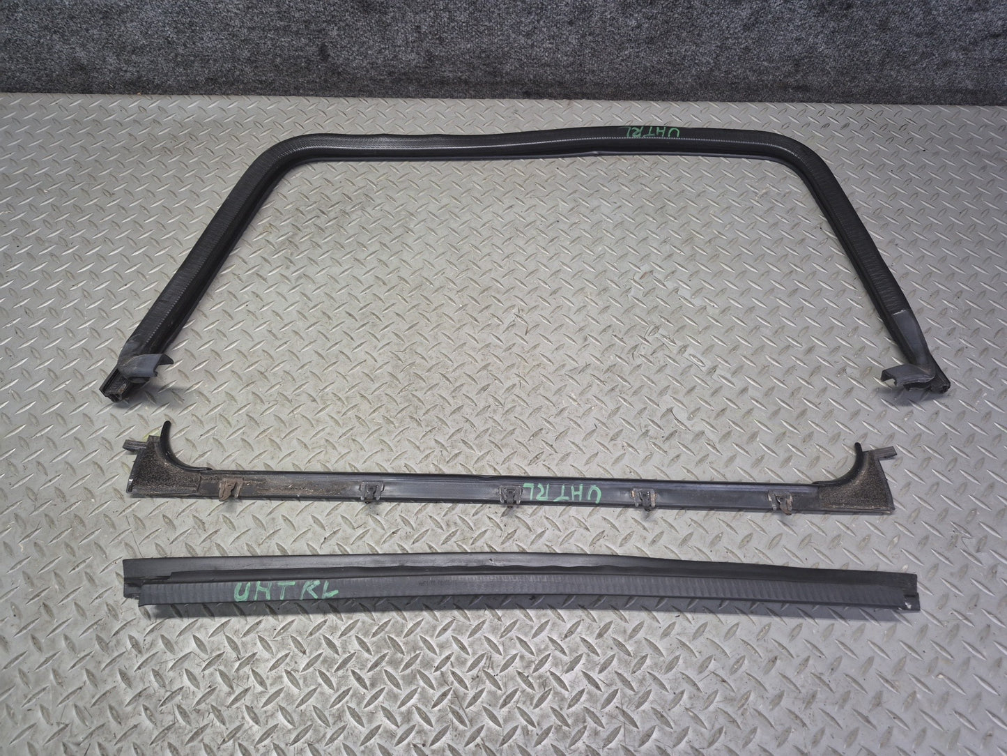 2003-2009 Hummer H2 Rear Left Window Outer Inner Weatherstrip Rubber Seal Set