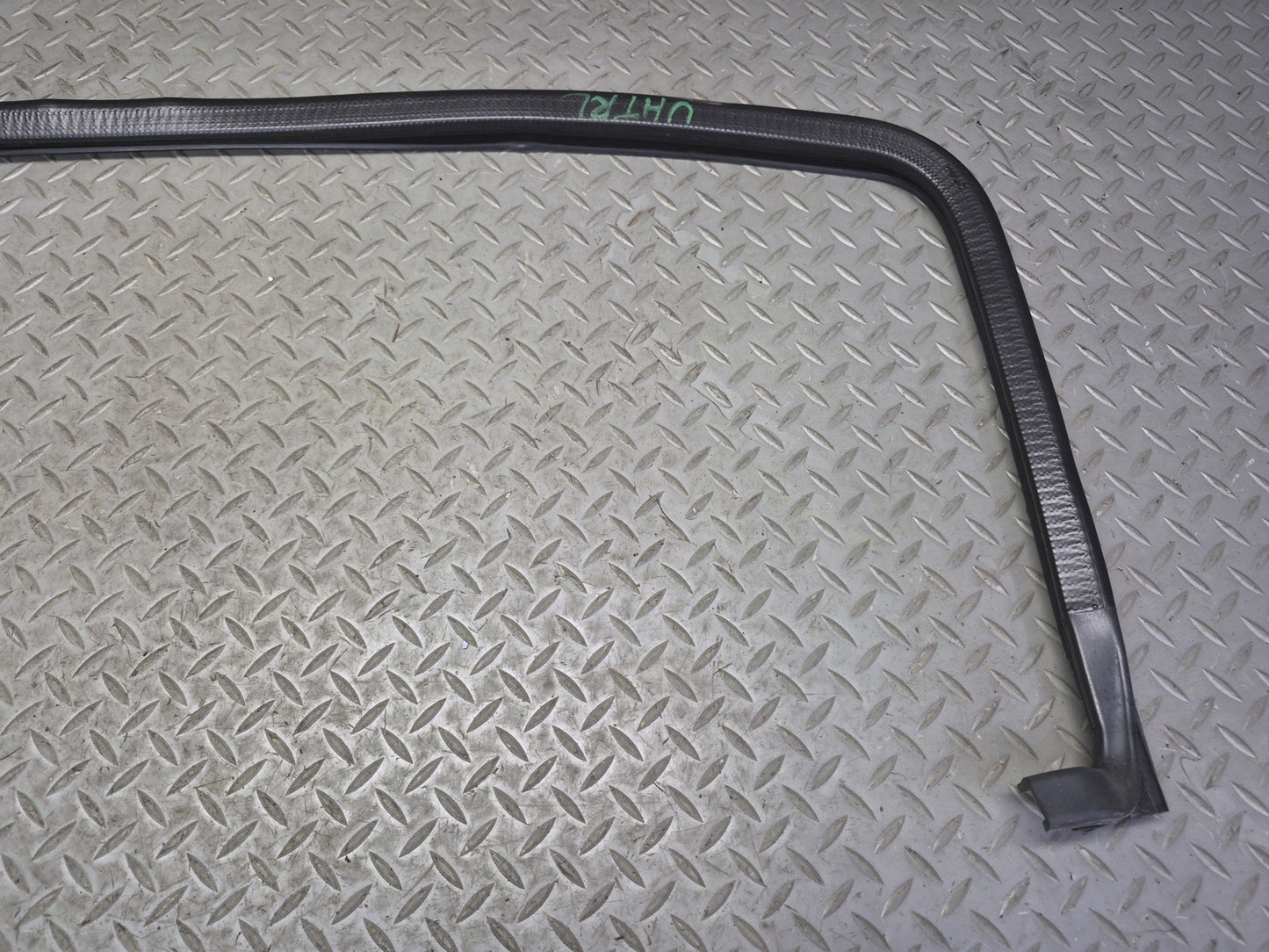 2003-2009 Hummer H2 Rear Left Window Outer Inner Weatherstrip Rubber Seal Set