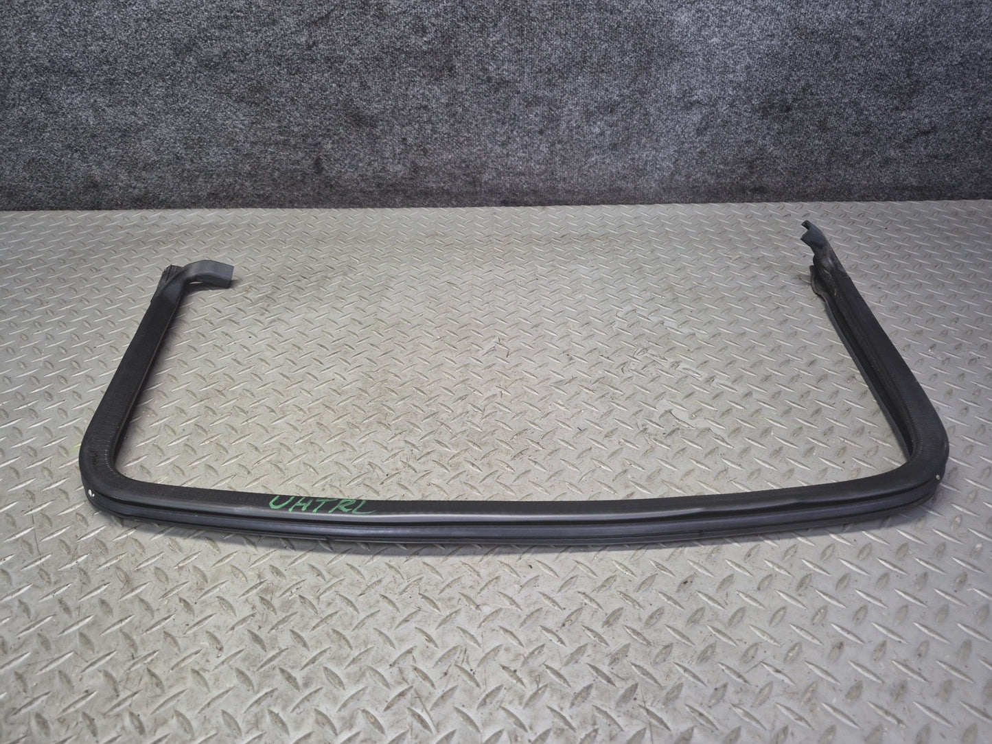 2003-2009 Hummer H2 Rear Left Window Outer Inner Weatherstrip Rubber Seal Set
