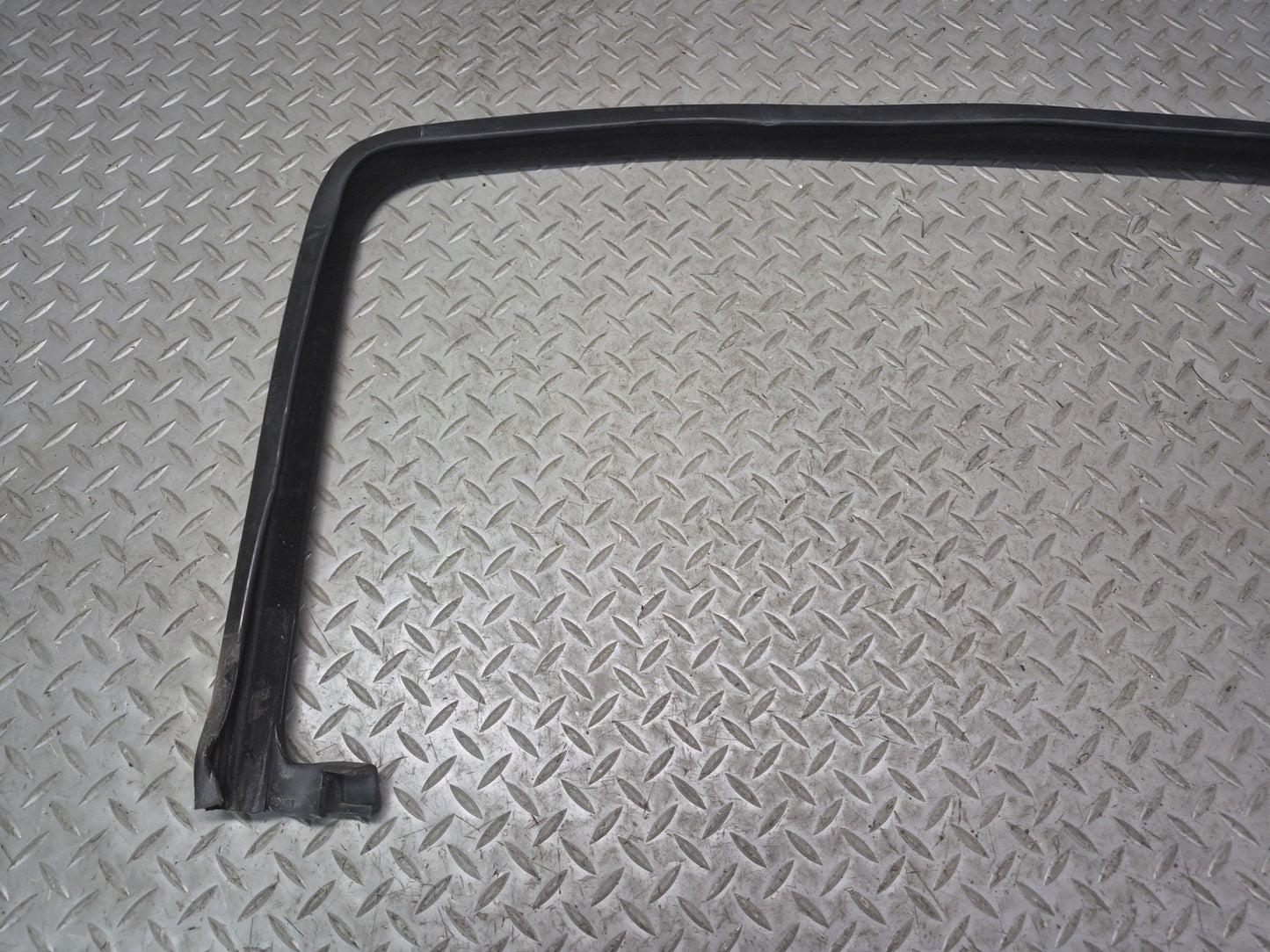 2003-2009 Hummer H2 Rear Left Window Outer Inner Weatherstrip Rubber Seal Set
