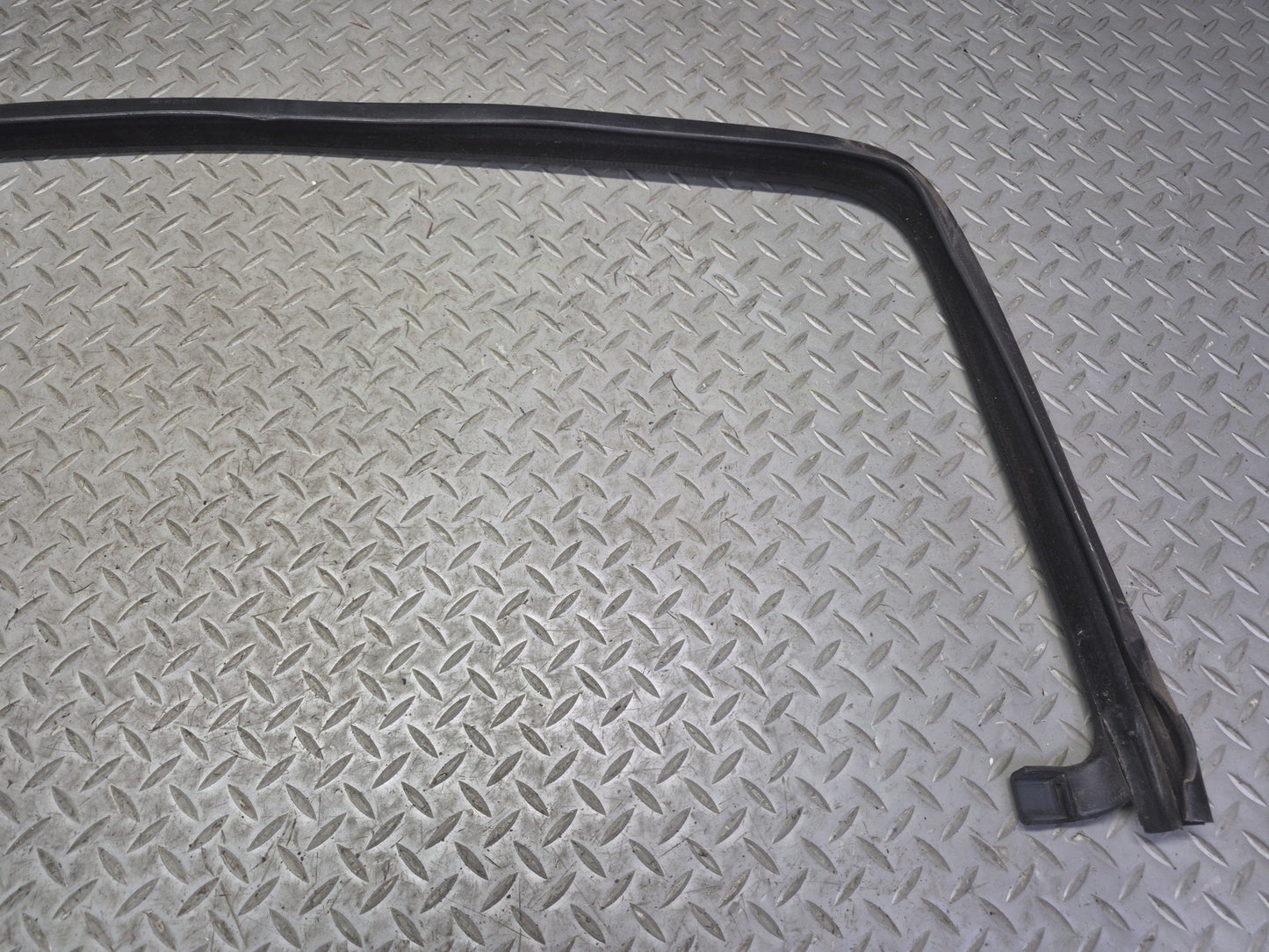 2003-2009 Hummer H2 Rear Left Window Outer Inner Weatherstrip Rubber Seal Set