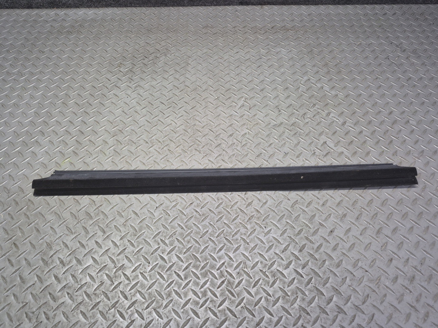 2003-2009 Hummer H2 Rear Left Window Outer Inner Weatherstrip Rubber Seal Set