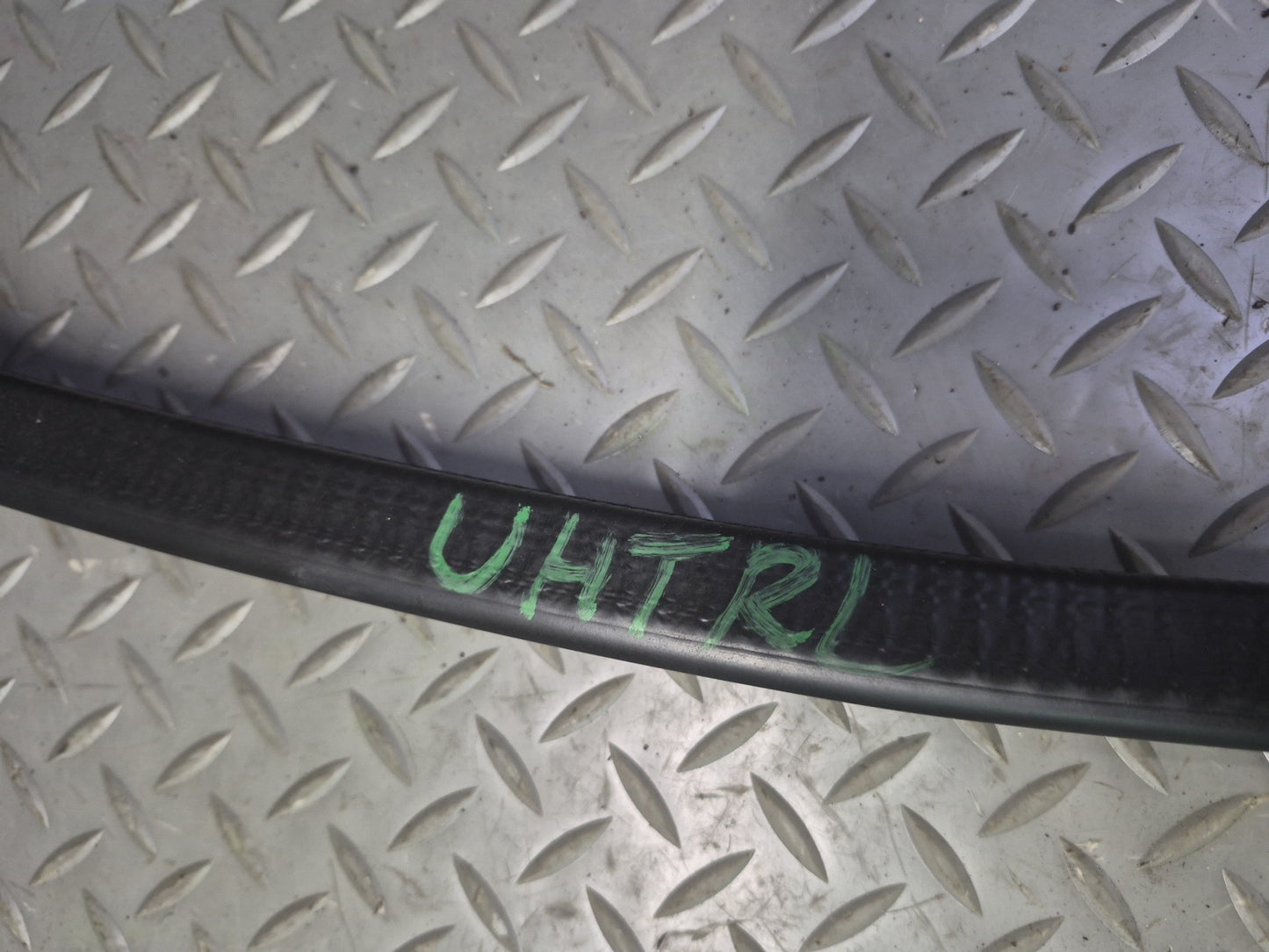 2003-2009 Hummer H2 Rear Left Window Outer Inner Weatherstrip Rubber Seal Set