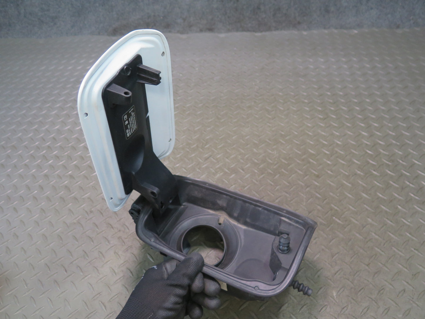 2011-2016 BMW F10 M5 Fuel Tank Filler Door Lid Cover w Housing 7204365