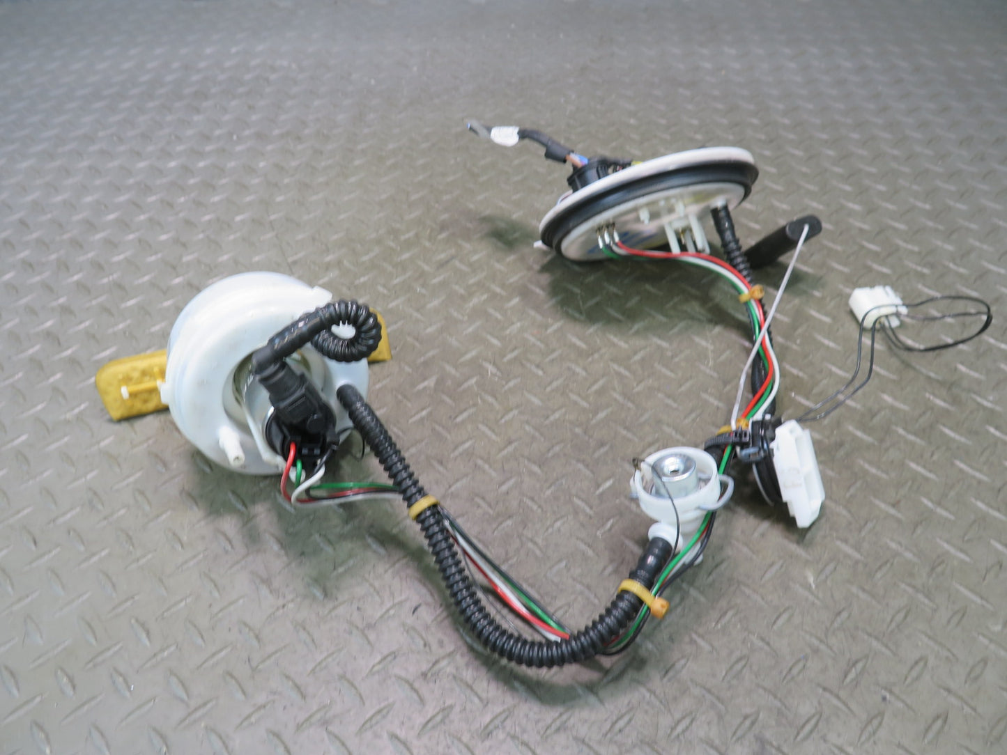 2012-2016 BMW F10 M5 S63T Fuel Pump Level Sensor Sending Unit