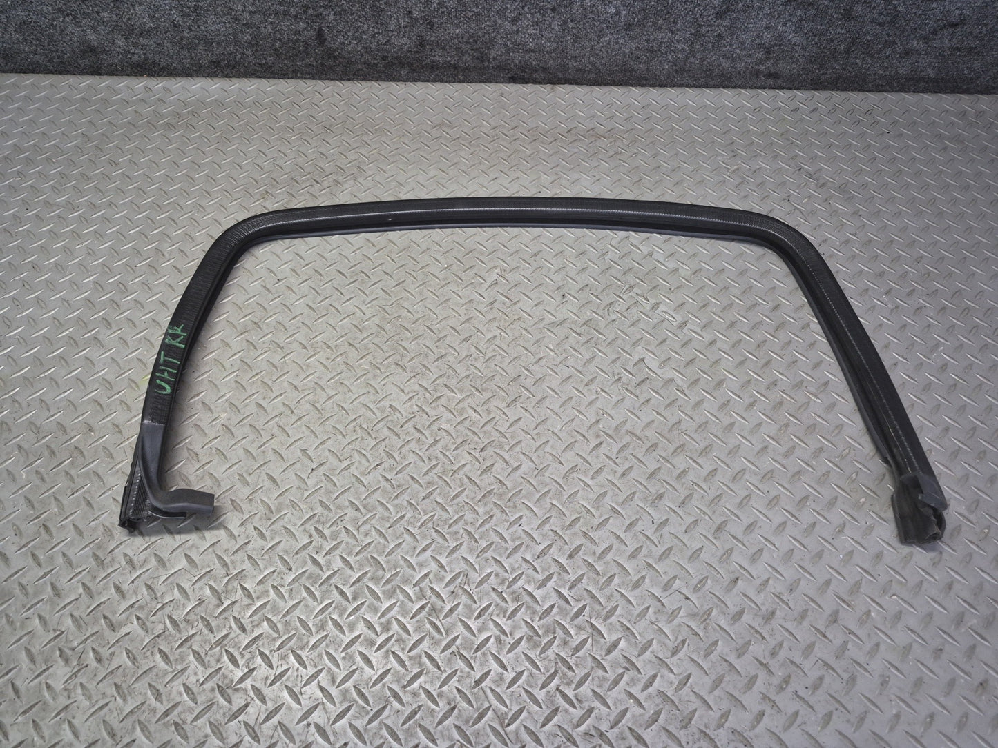 2003-2009 Hummer H2 Rear Right Window Outer Inner Weatherstrip Rubber Seal Set