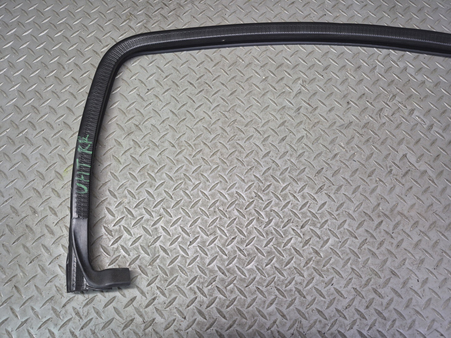 2003-2009 Hummer H2 Rear Right Window Outer Inner Weatherstrip Rubber Seal Set
