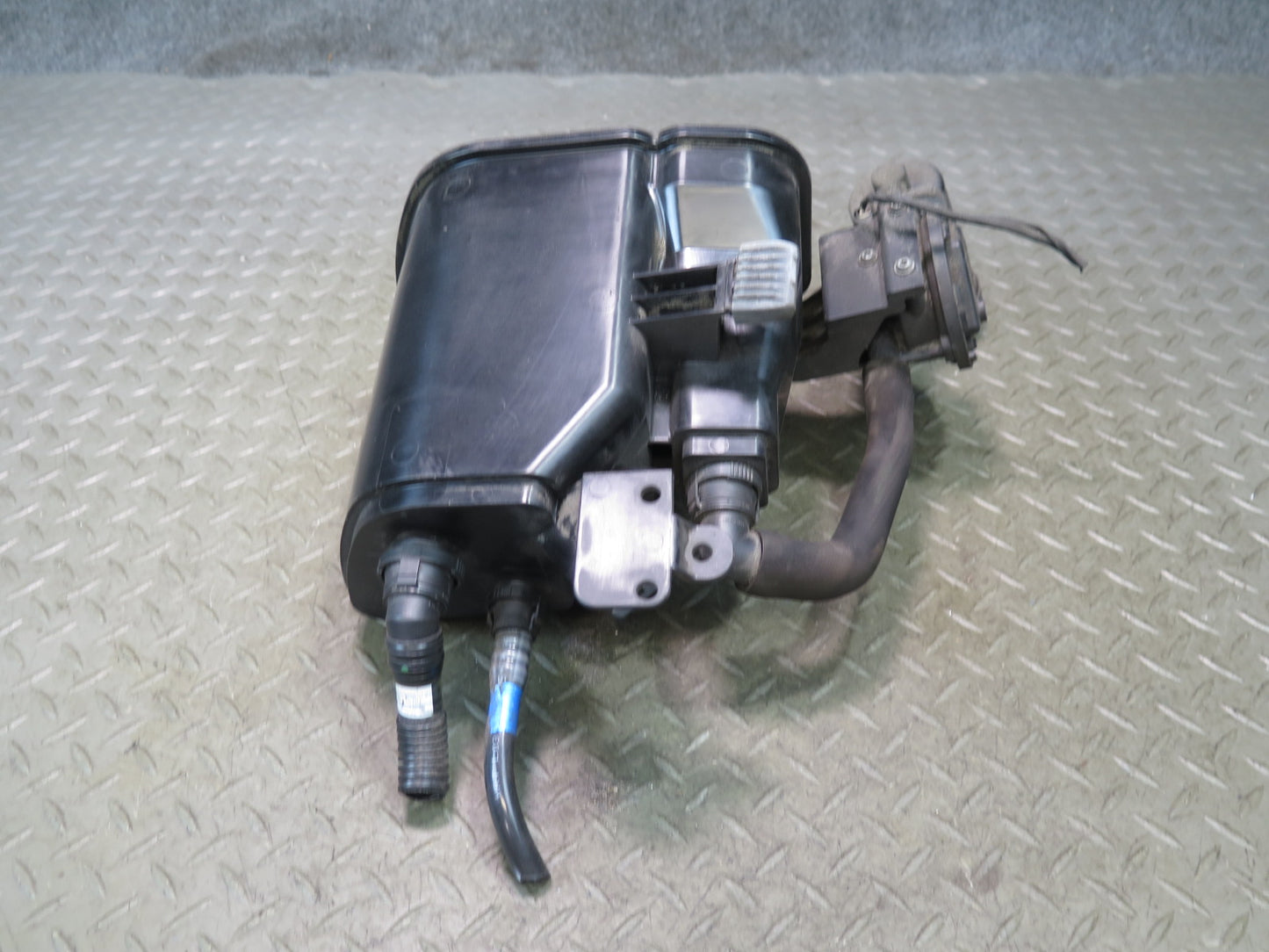 2011-2016 BMW F10 M5 Fuel Evap Vapor Charcoal Canister Assembly 7286469