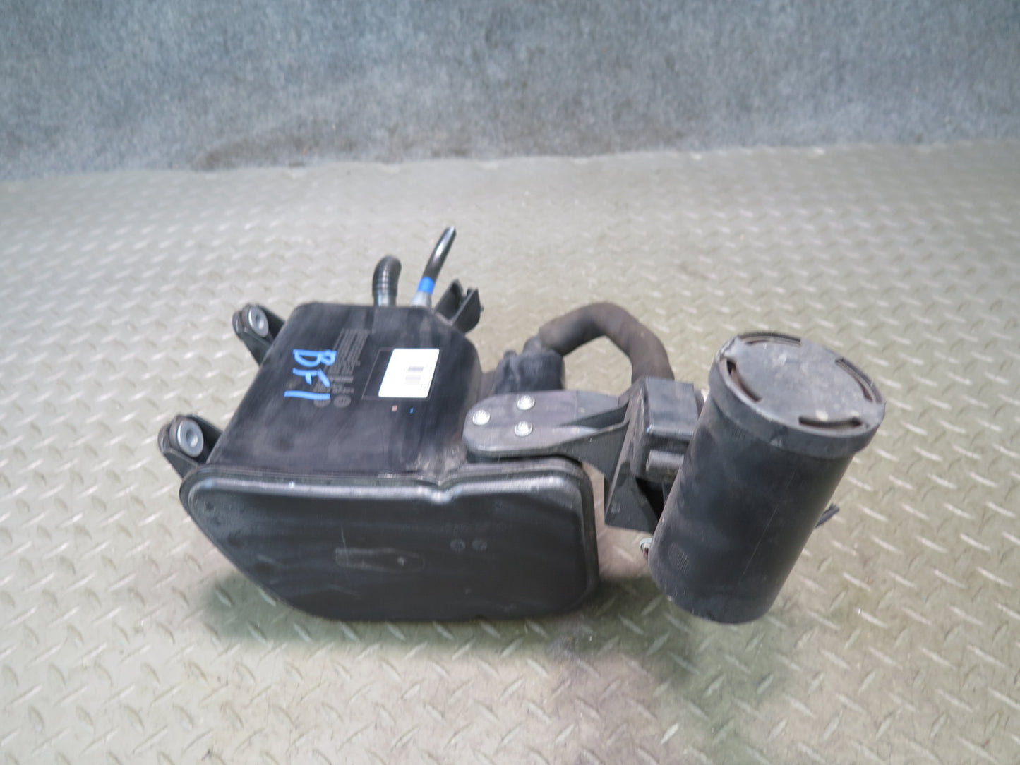2011-2016 BMW F10 M5 Fuel Evap Vapor Charcoal Canister Assembly 7286469