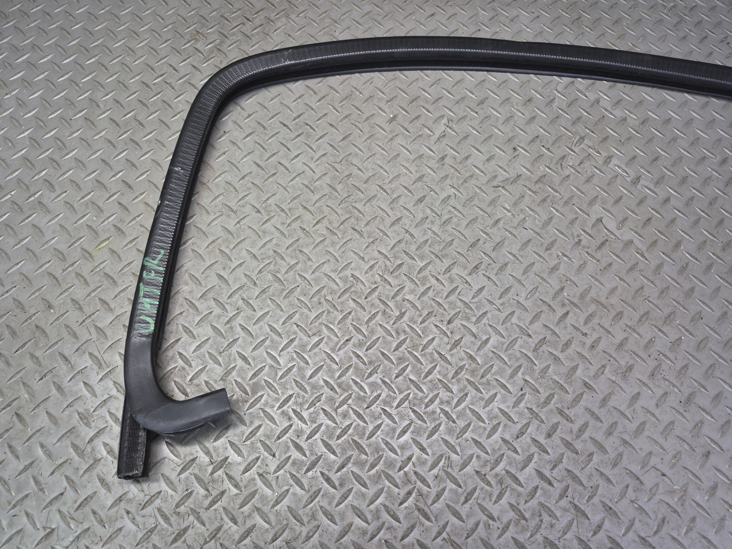 2003-2009 Hummer H2 Front Right Window Outer Inner Weatherstrip Rubber Seal Set