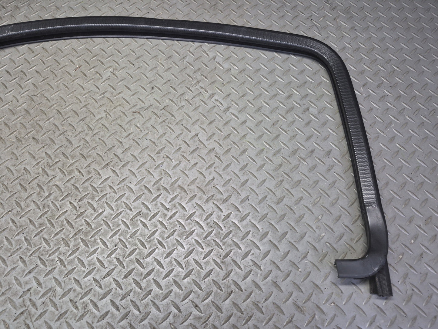 2003-2009 Hummer H2 Front Right Window Outer Inner Weatherstrip Rubber Seal Set