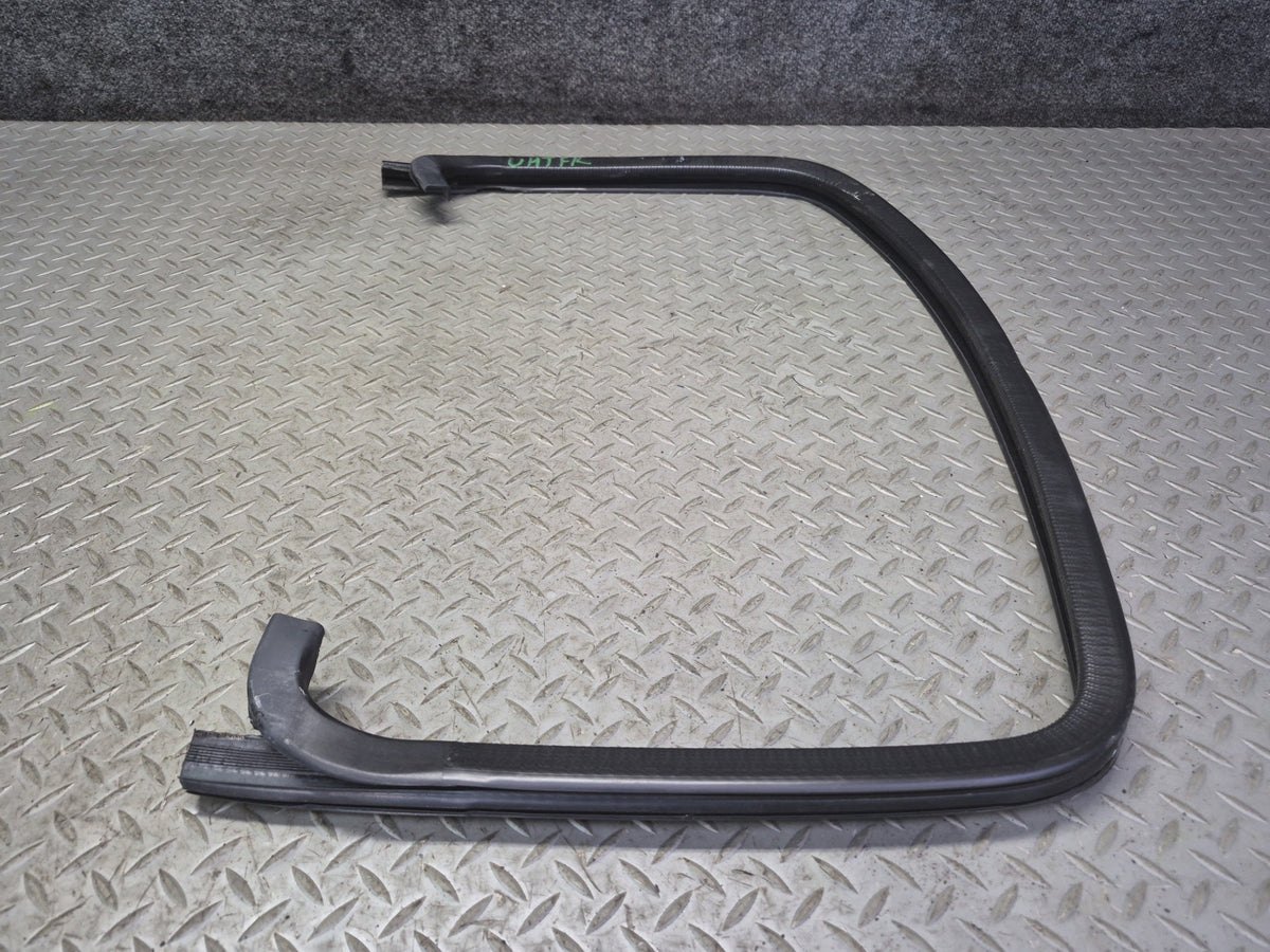 2003-2009 Hummer H2 Front Right Window Outer Inner Weatherstrip Rubber Seal Set